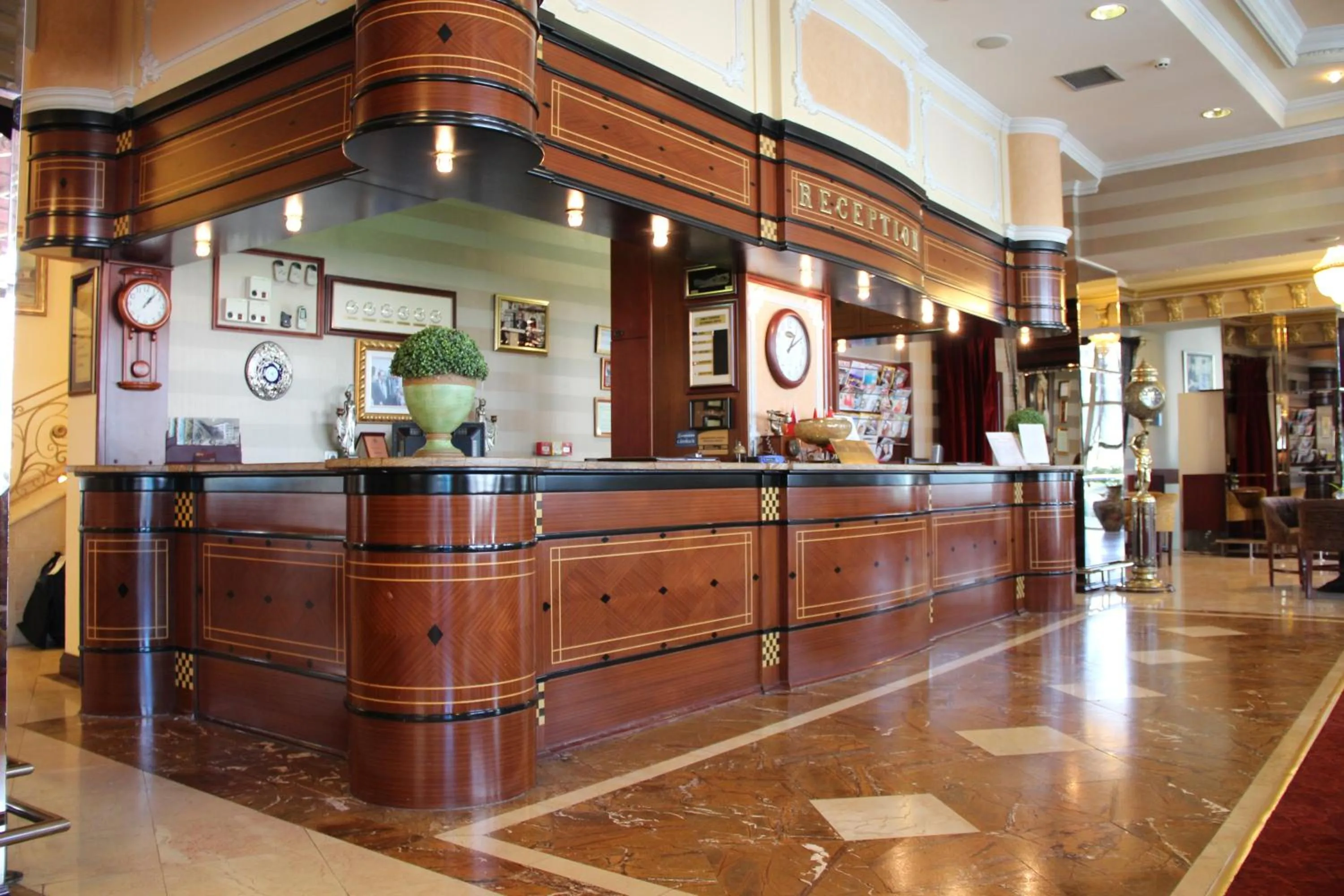 Lobby or reception in Stone Bridge Hotel