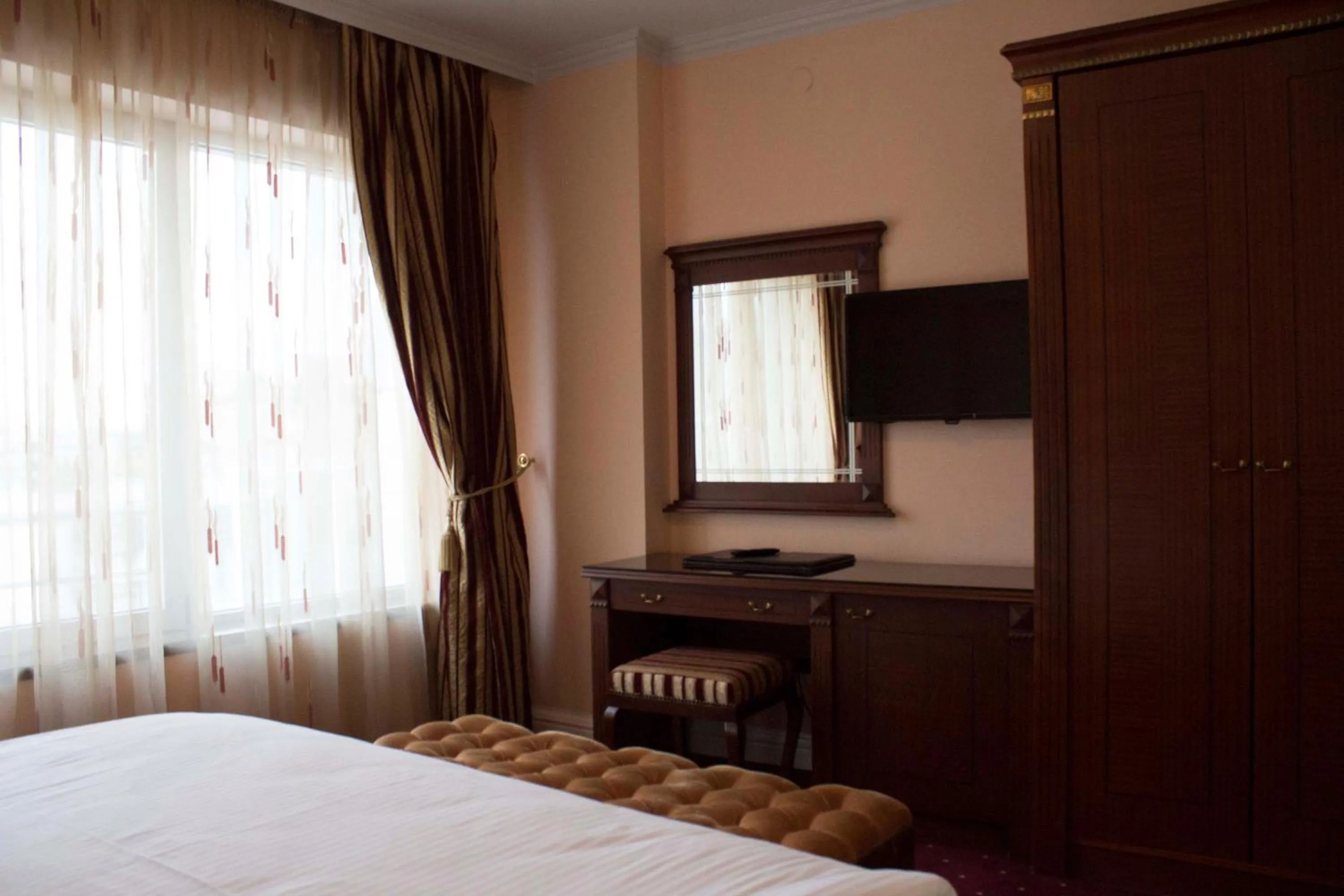 Bed in Stone Bridge Hotel