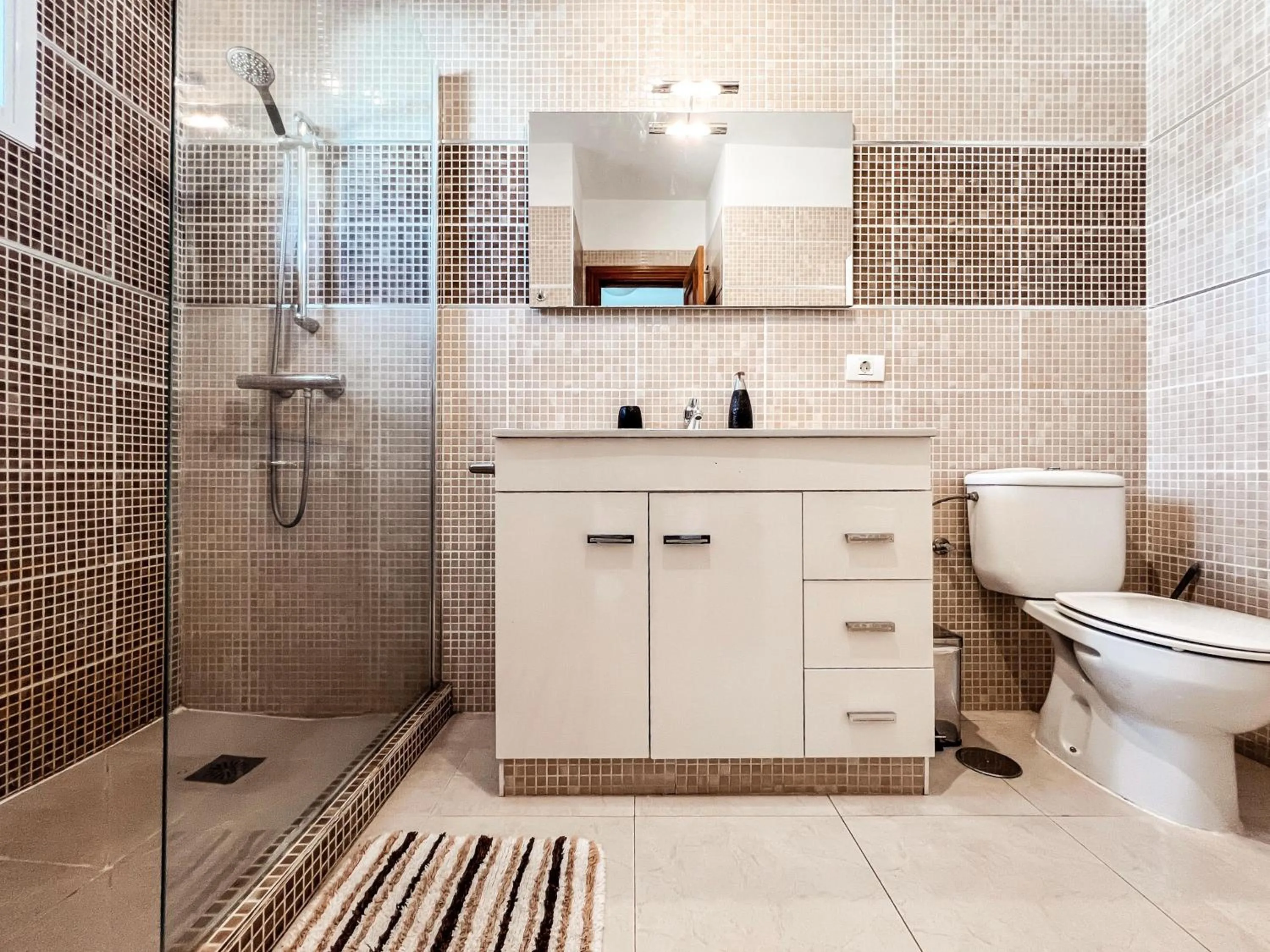 Property building in Townhouse with AC in Callao Salvaje, Sonia, CS148