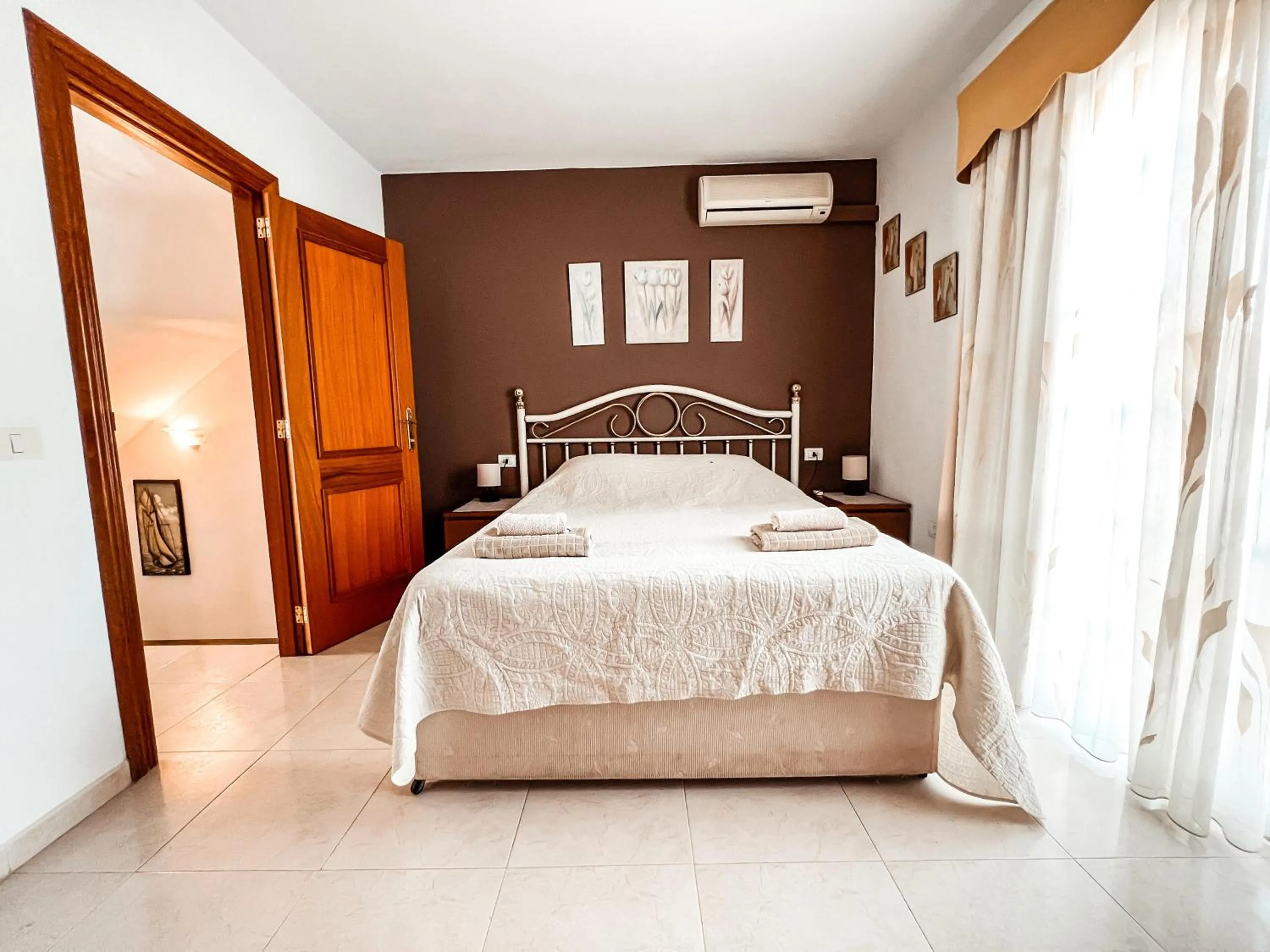 Property building, Bed in Townhouse with AC in Callao Salvaje, Sonia, CS148