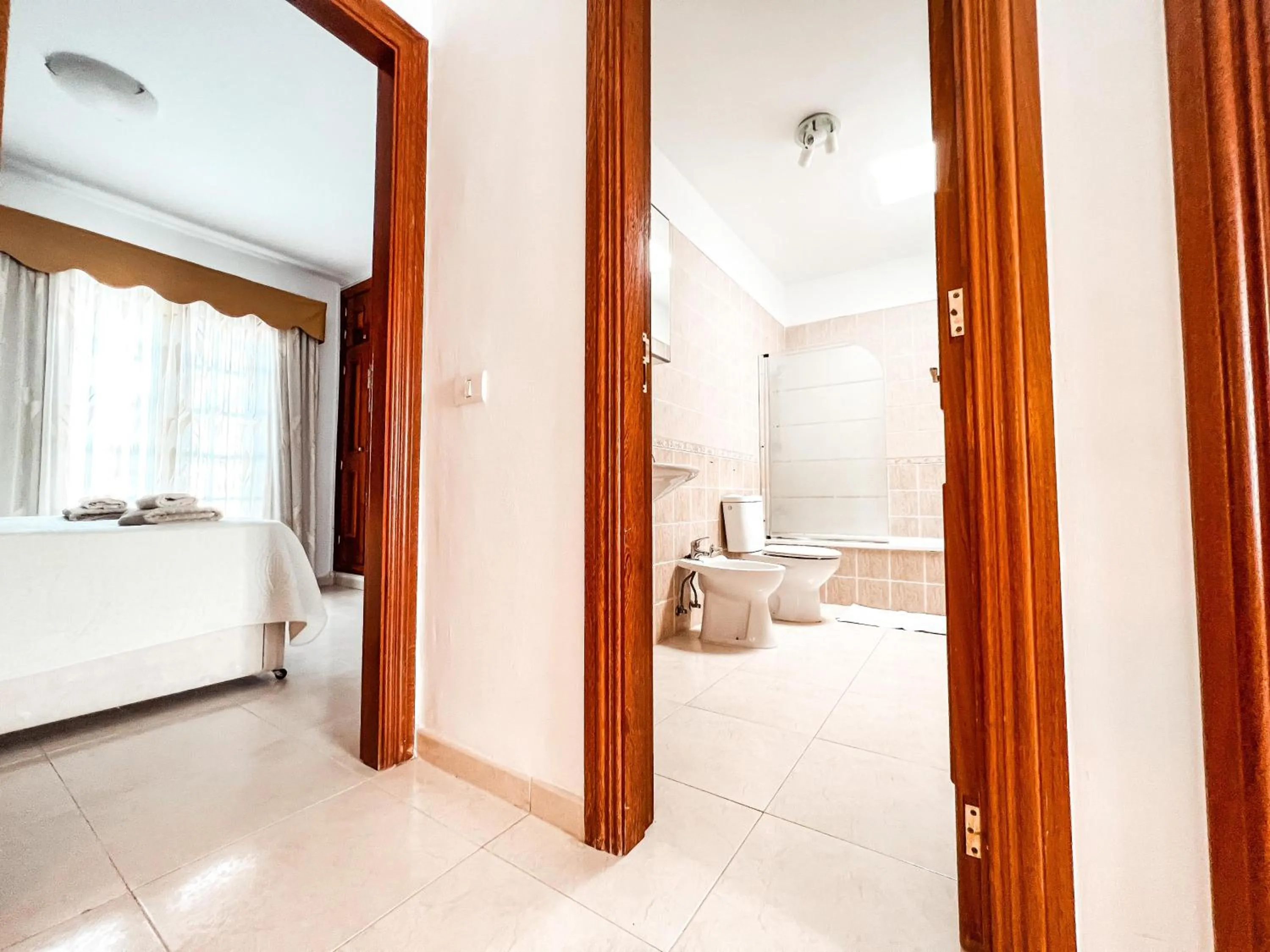 Property building, Bed in Townhouse with AC in Callao Salvaje, Sonia, CS148