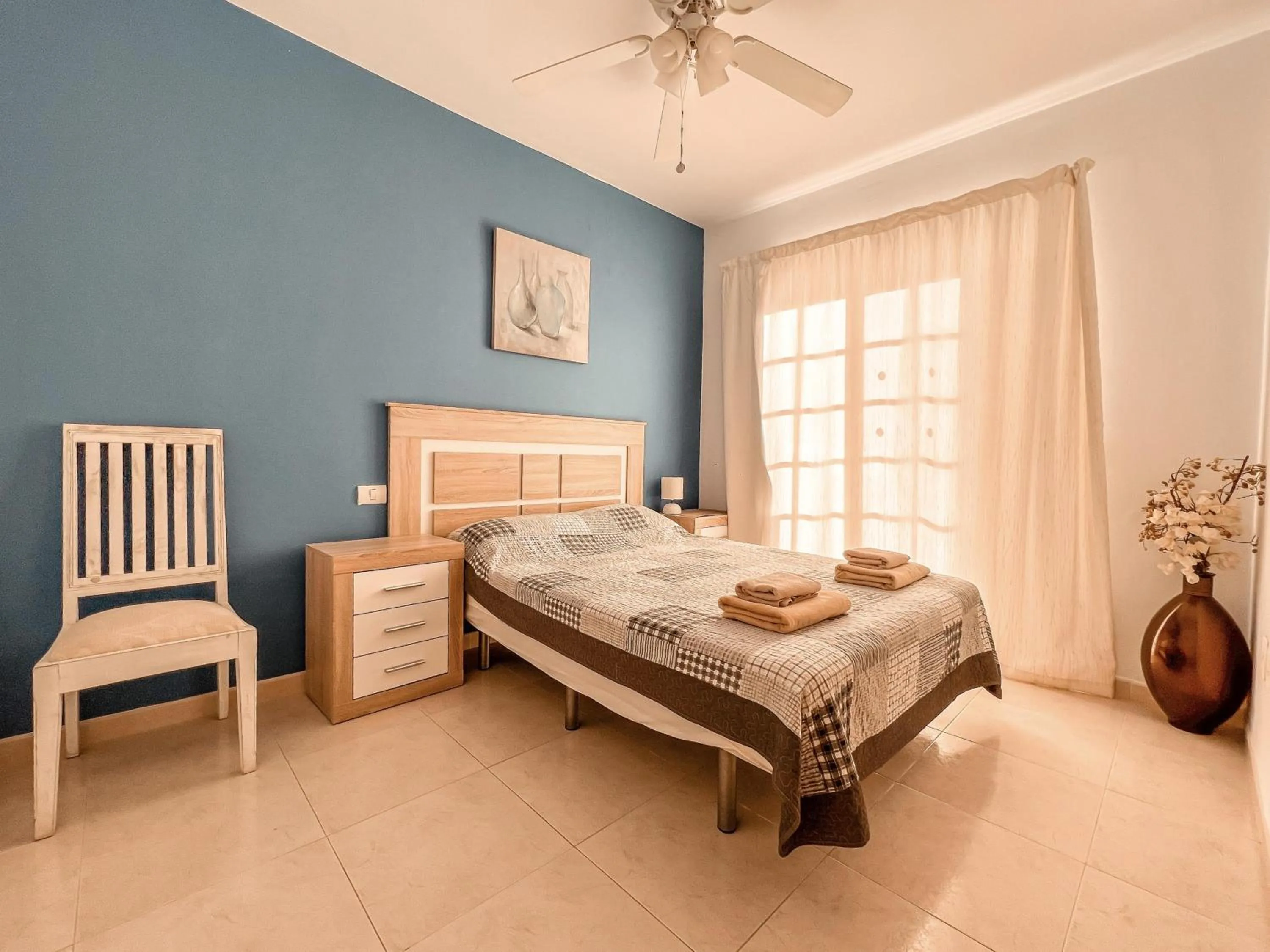 Property building, Bed in Townhouse with AC in Callao Salvaje, Sonia, CS148