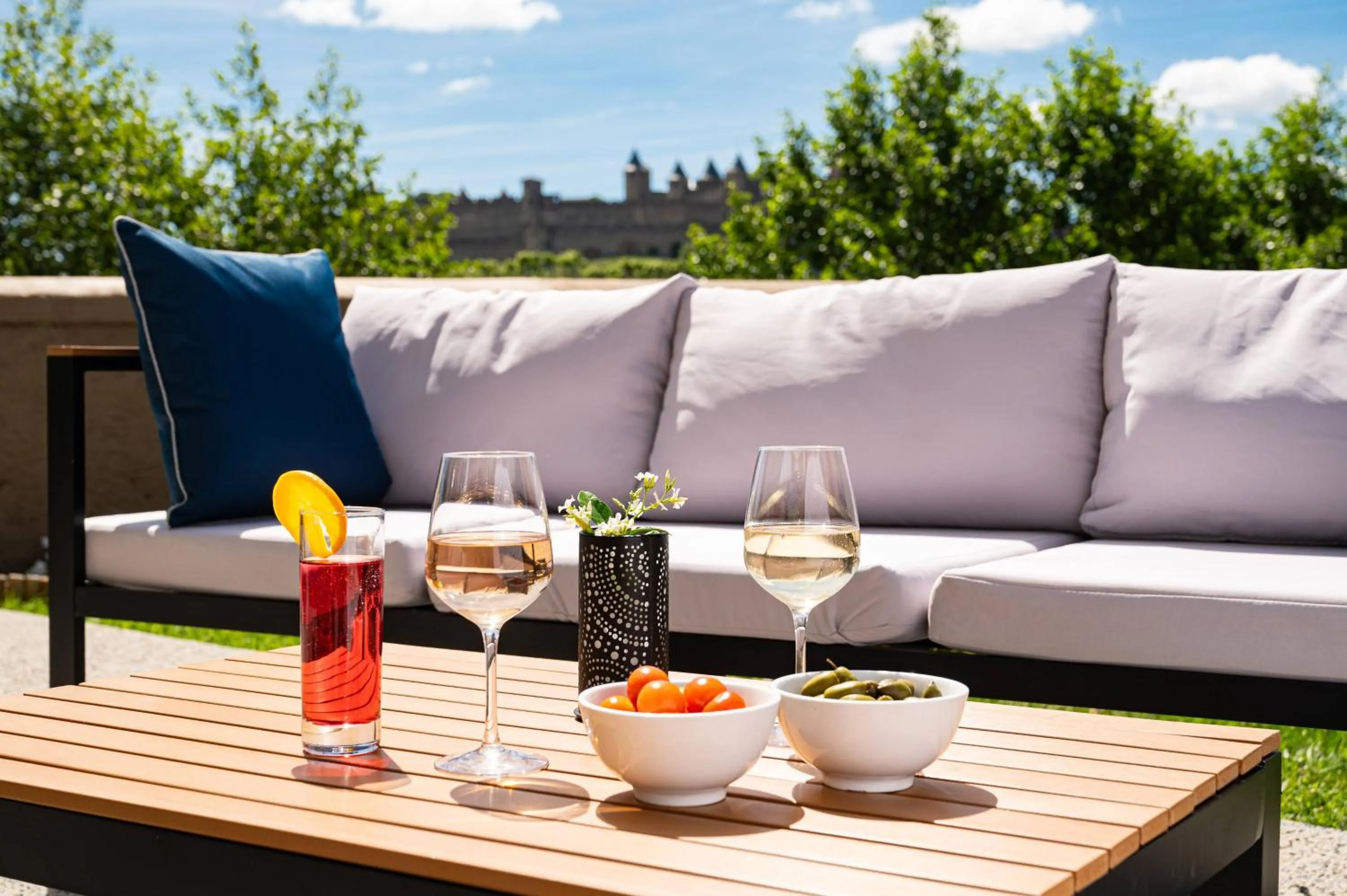 Lounge or bar in SOWELL HOTELS Les Chevaliers