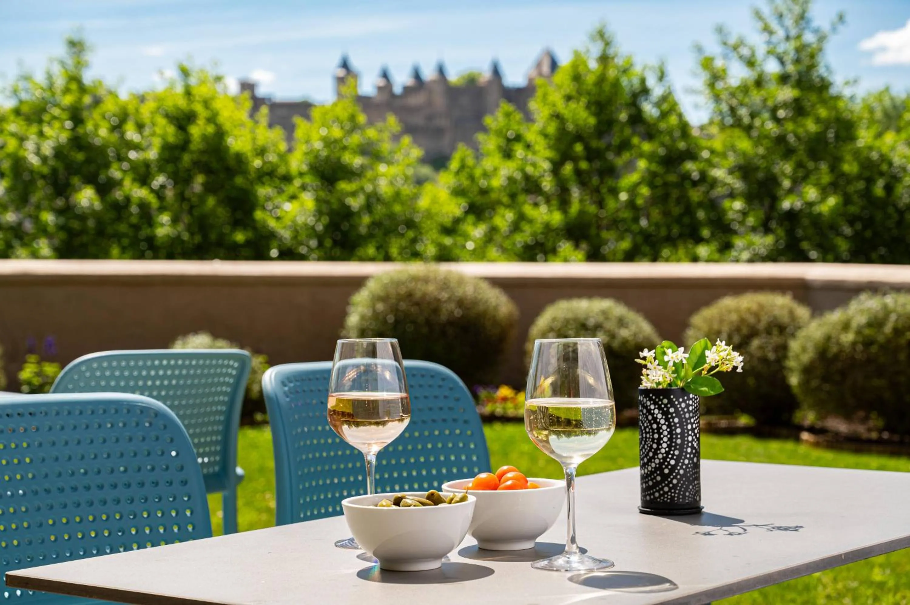 Restaurant/places to eat in SOWELL HOTELS Les Chevaliers