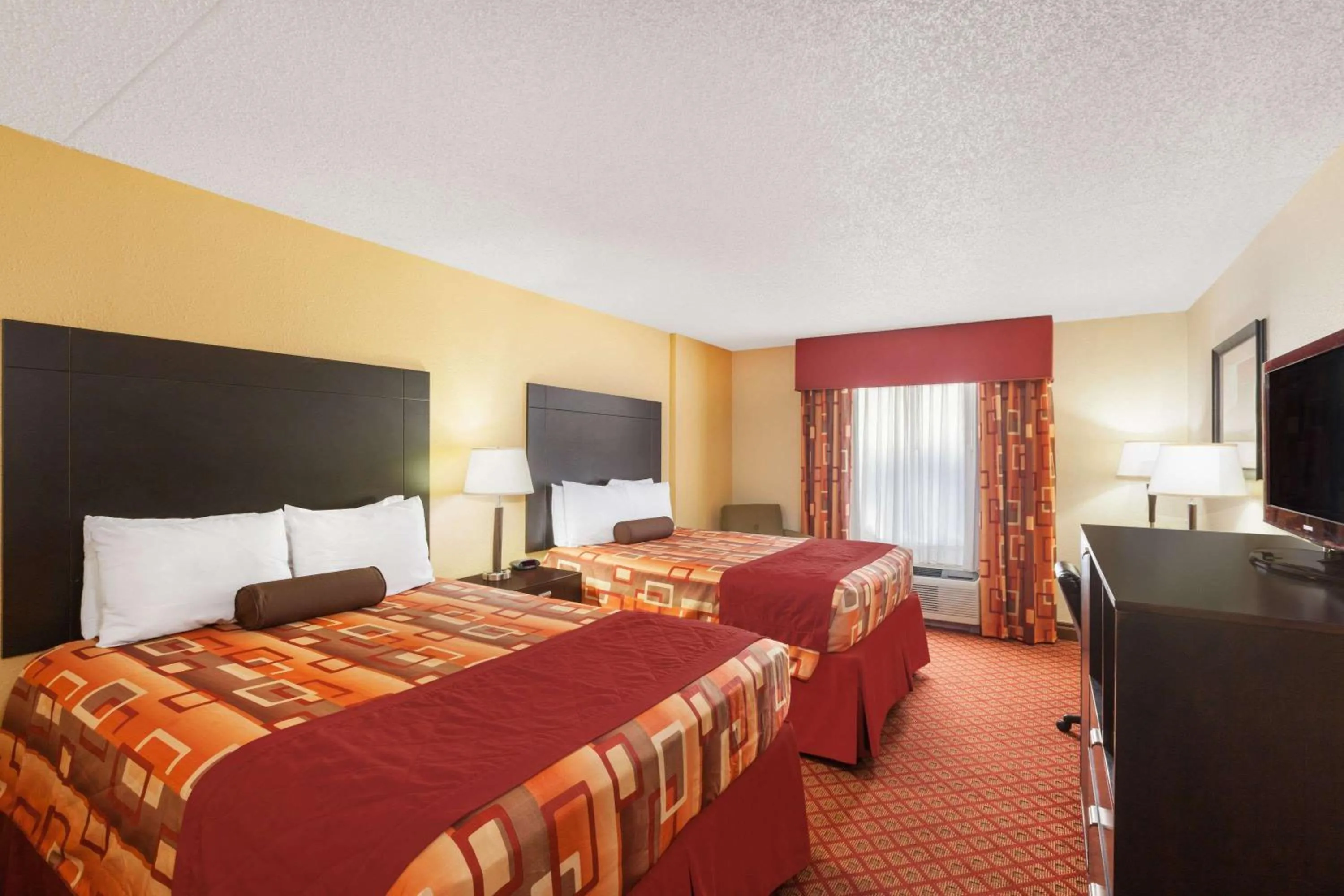 Photo of the whole room, Bed in Wyndham Garden Stillwater