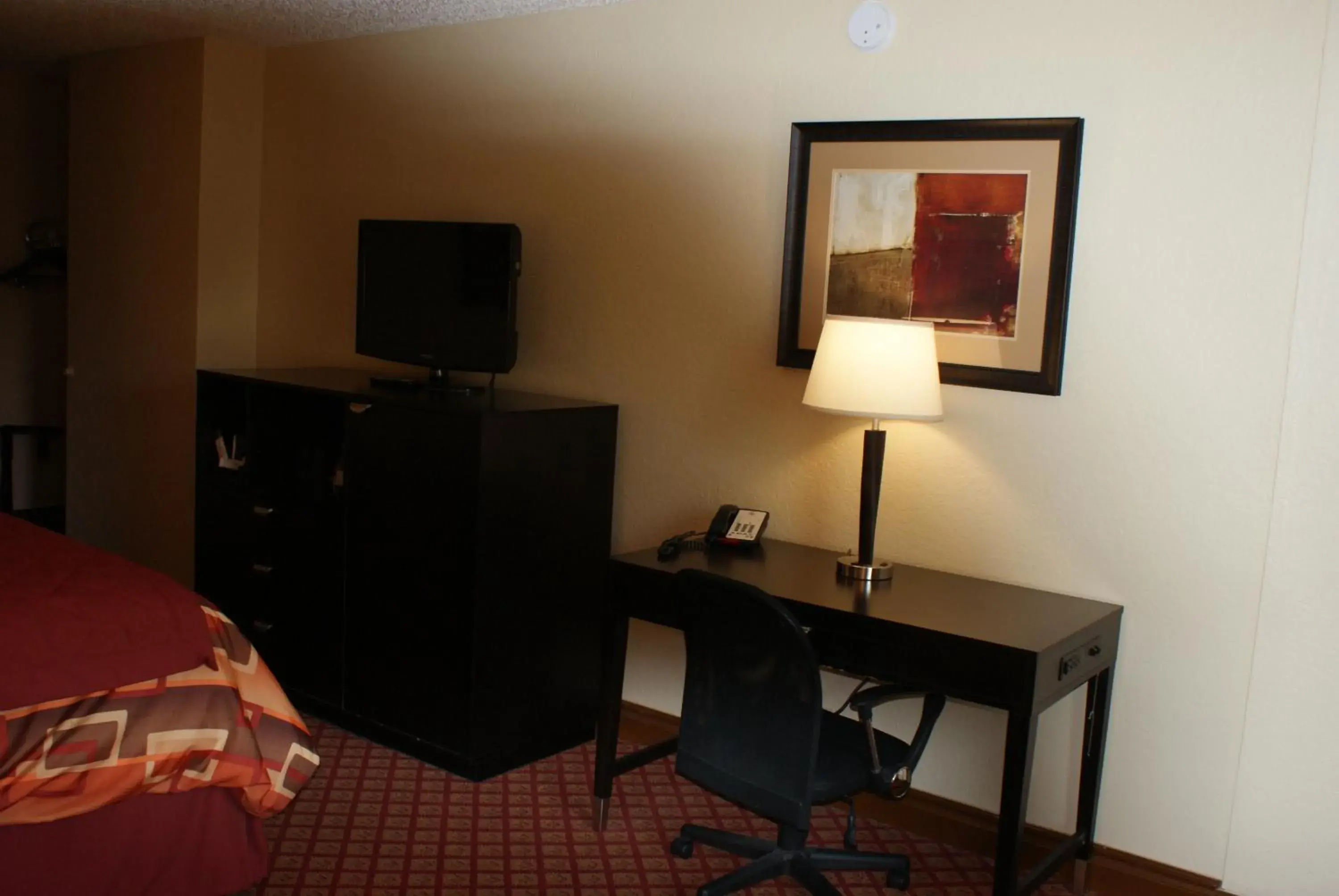 TV and multimedia, Bed in Wyndham Garden Stillwater TV and multimedia, Bed in Wyndham Garden Stillwater