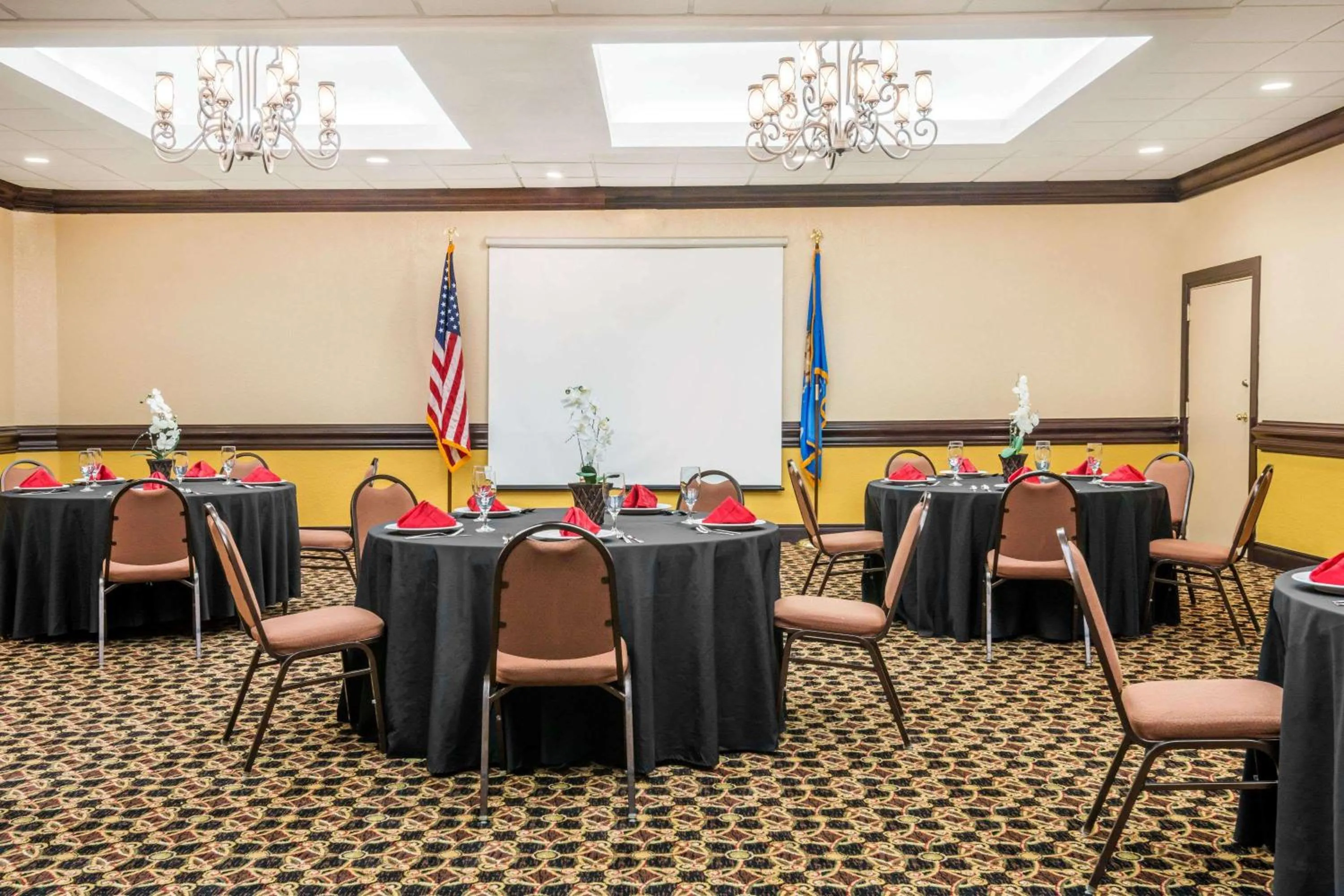 Restaurant/places to eat in Wyndham Garden Stillwater