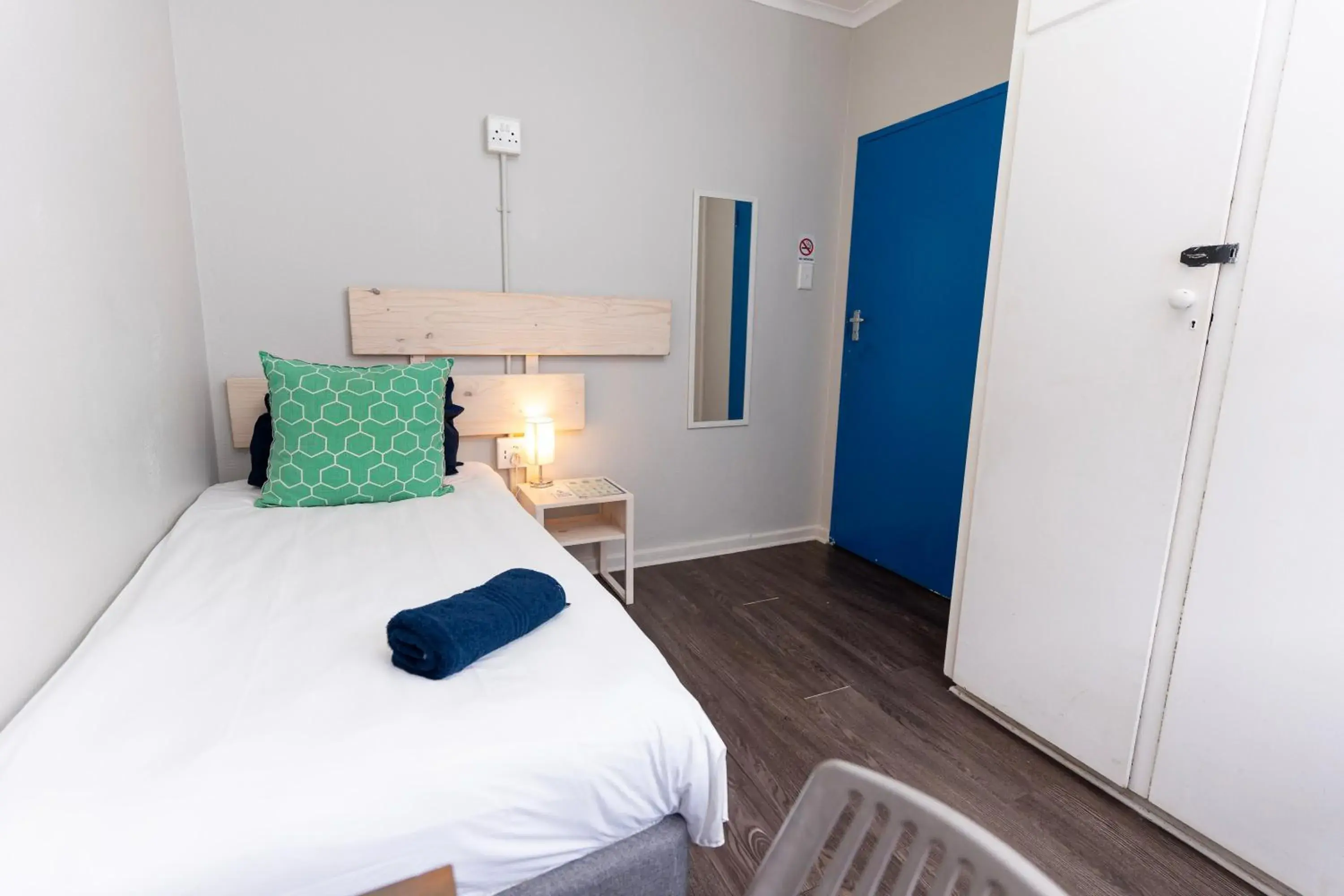 Single Room with Shared Bathroom - single occupancy in MoTown by Mojo Single Room with Shared Bathroom - single occupancy in MoTown by Mojo