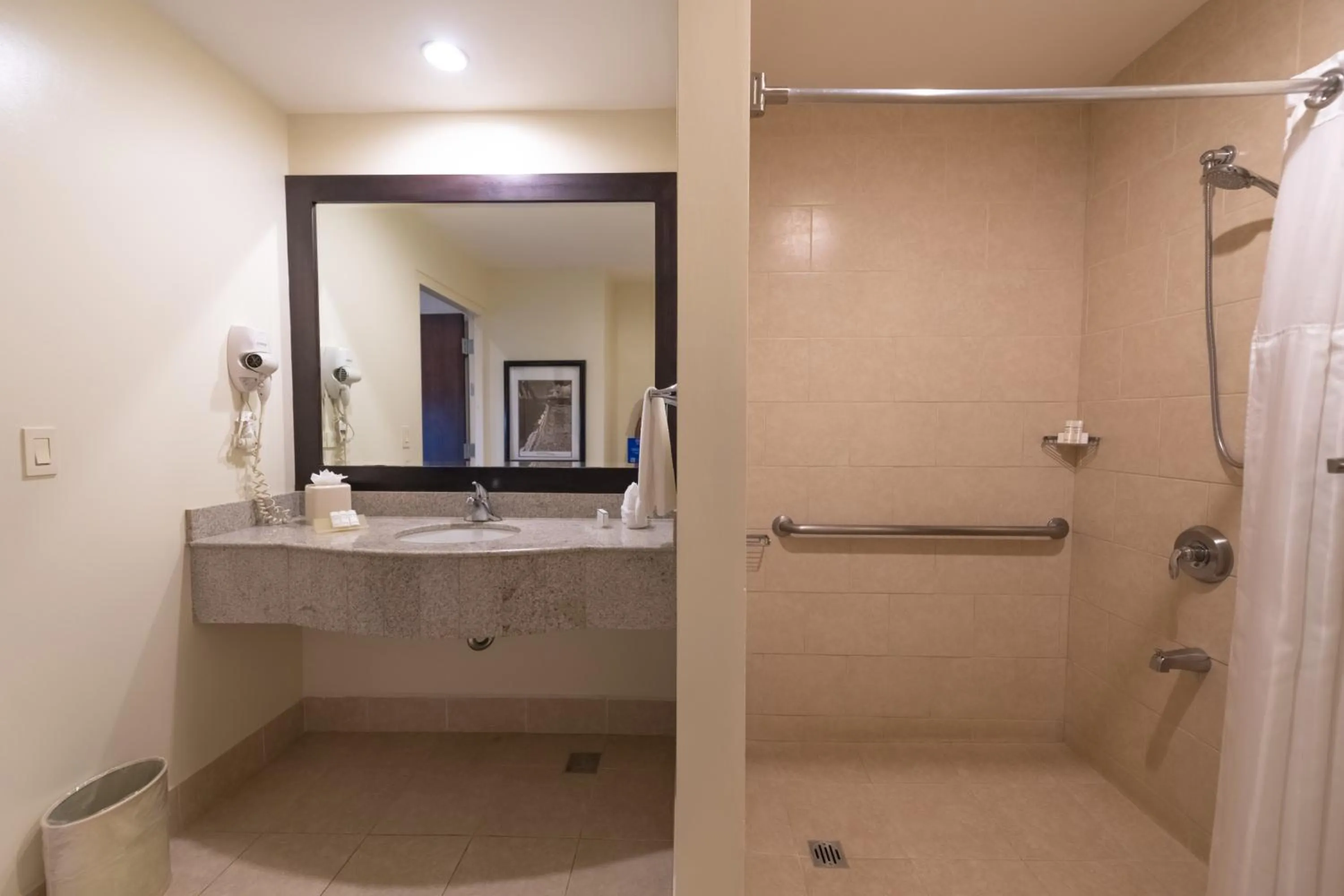 Shower in Hilton Garden Inn Guanacaste Airport