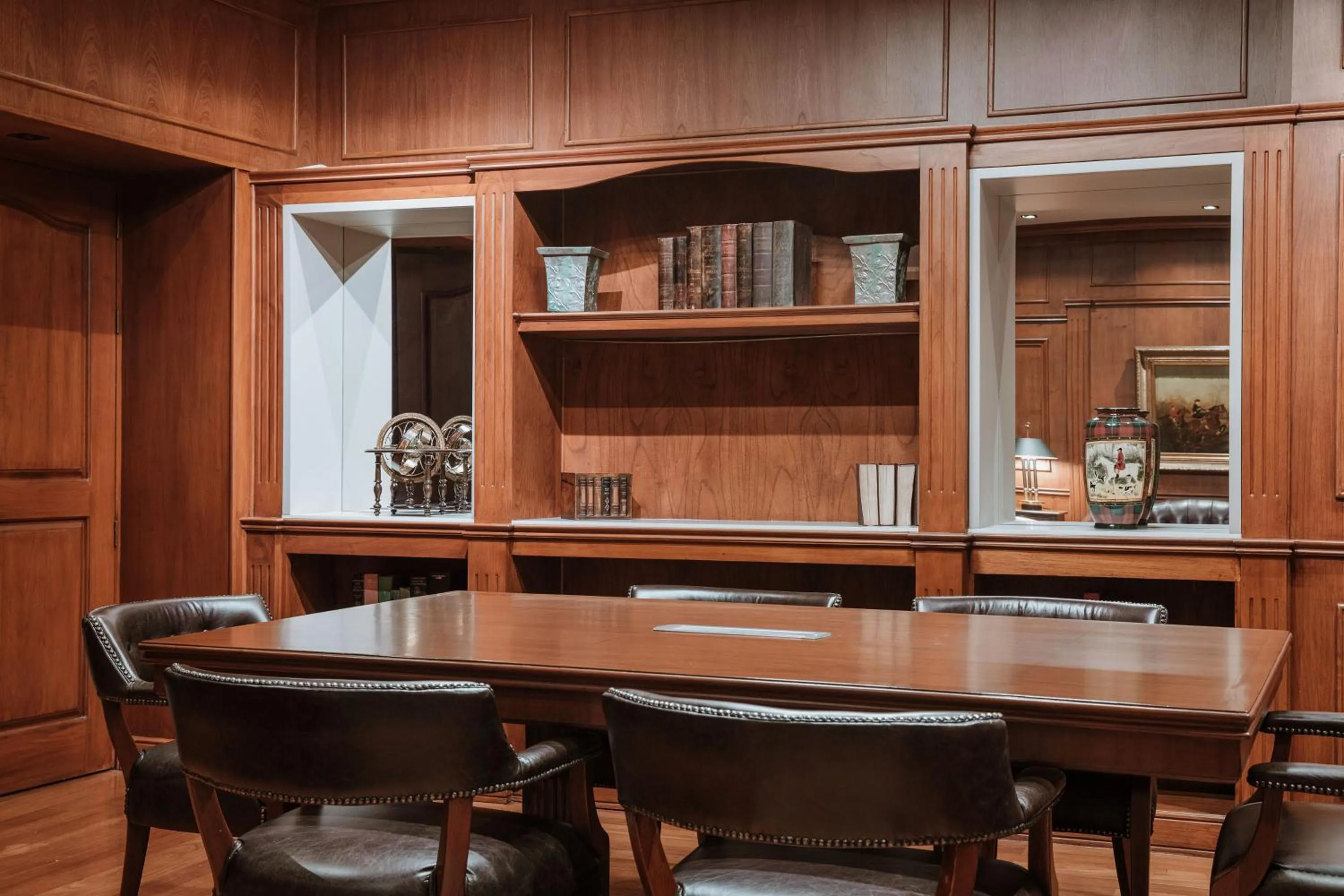 Library in Hotel Park10