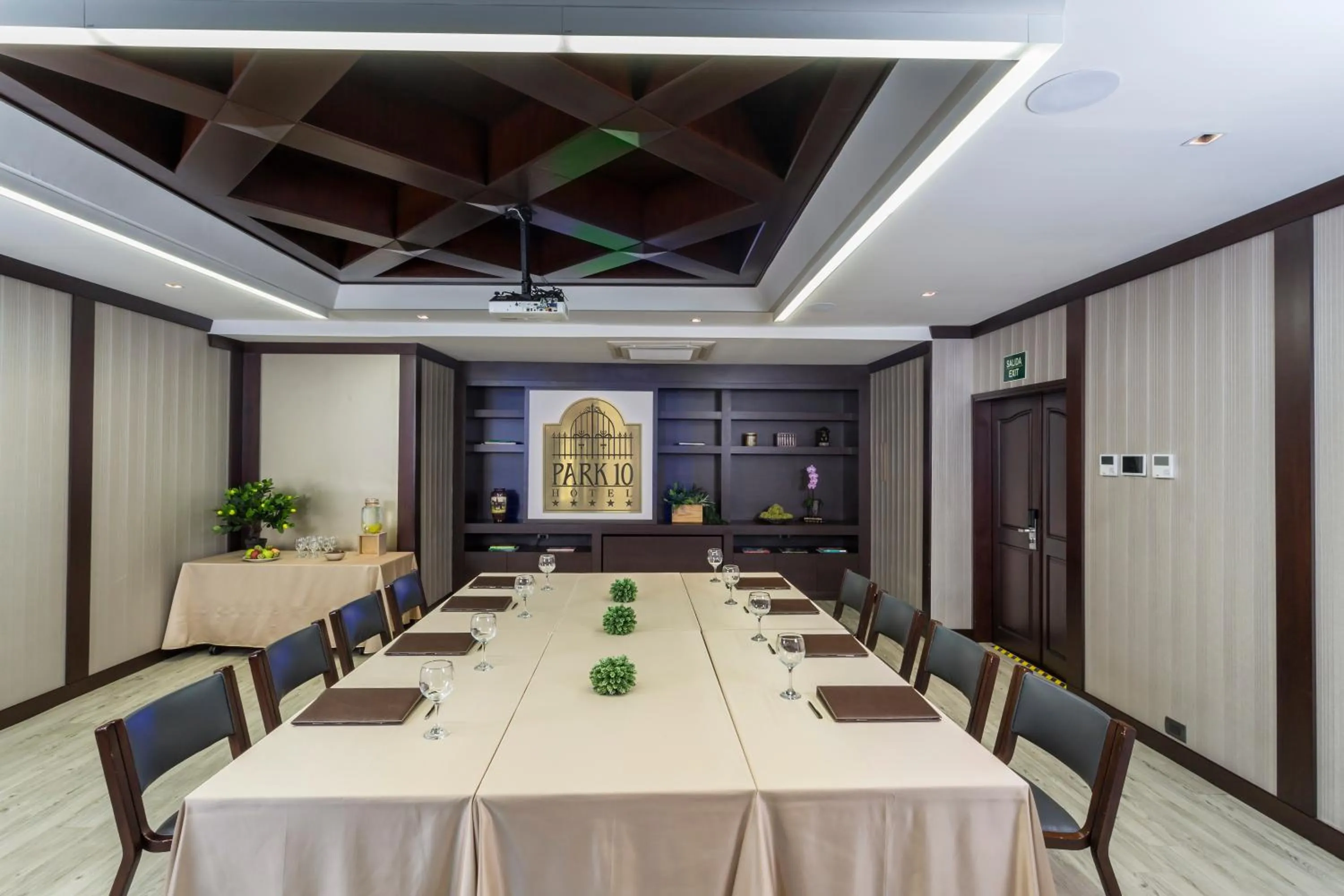 Business facilities in Hotel Park10