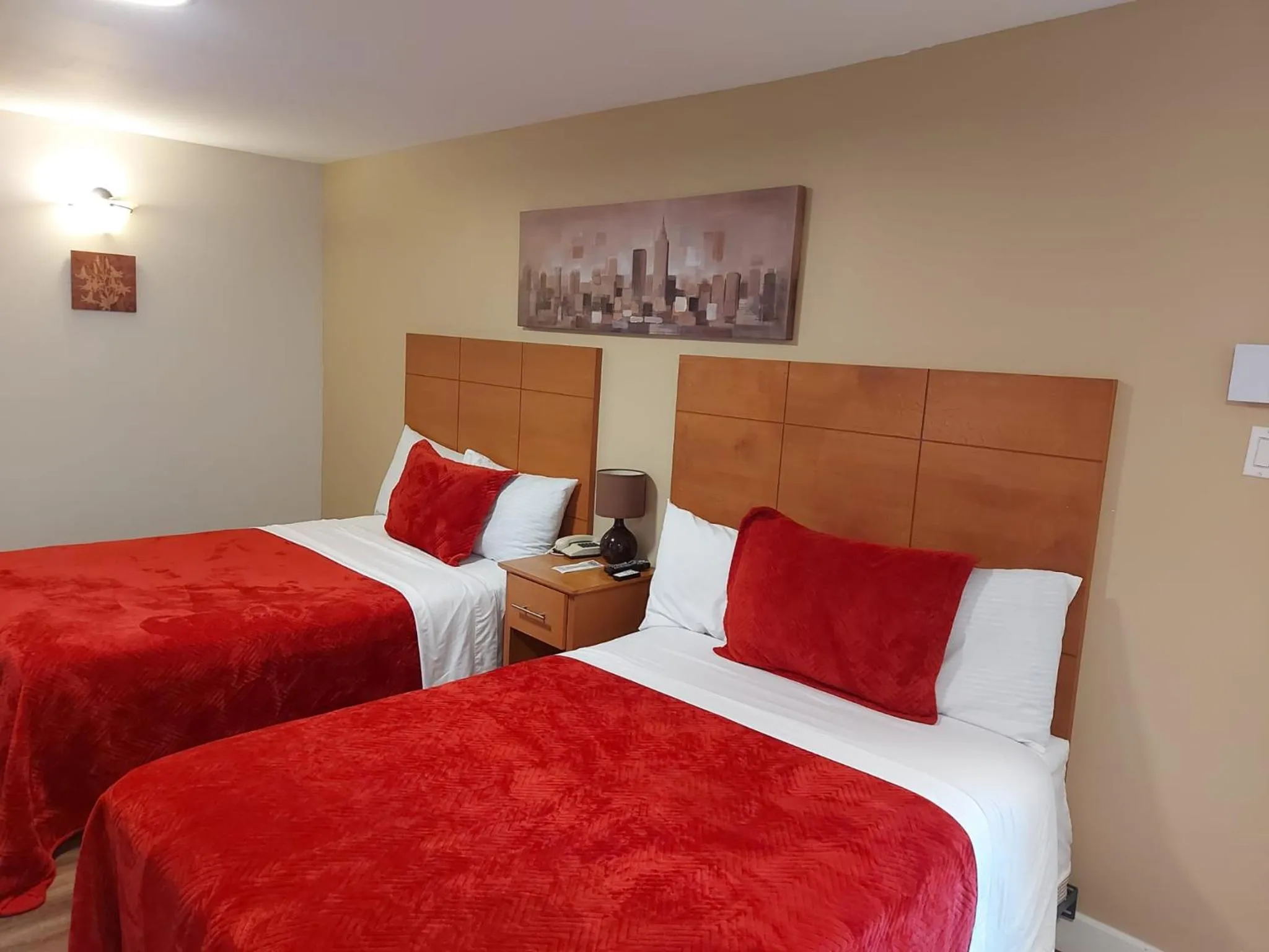 Bed in Motel LA RÉFÉRENCE