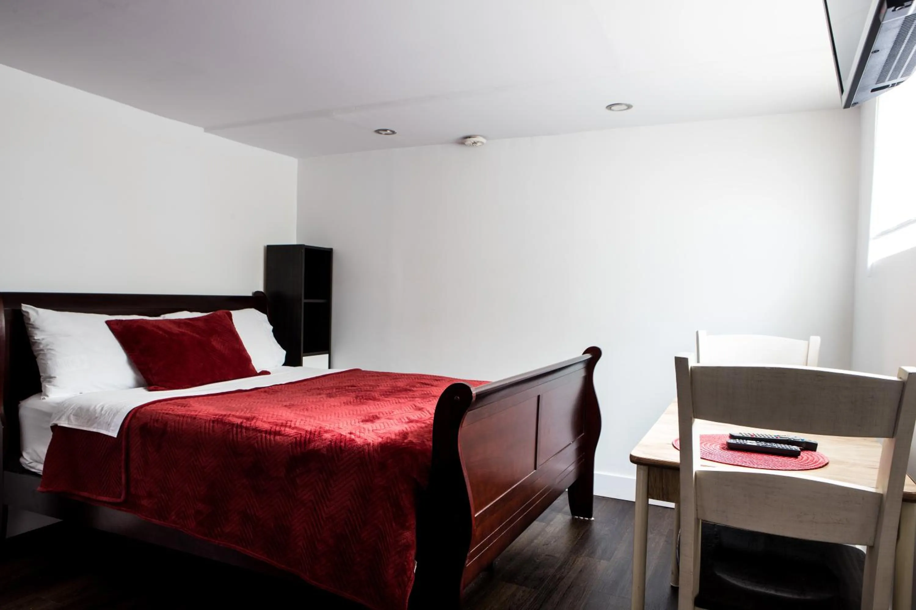 Bed in Motel LA RÉFÉRENCE