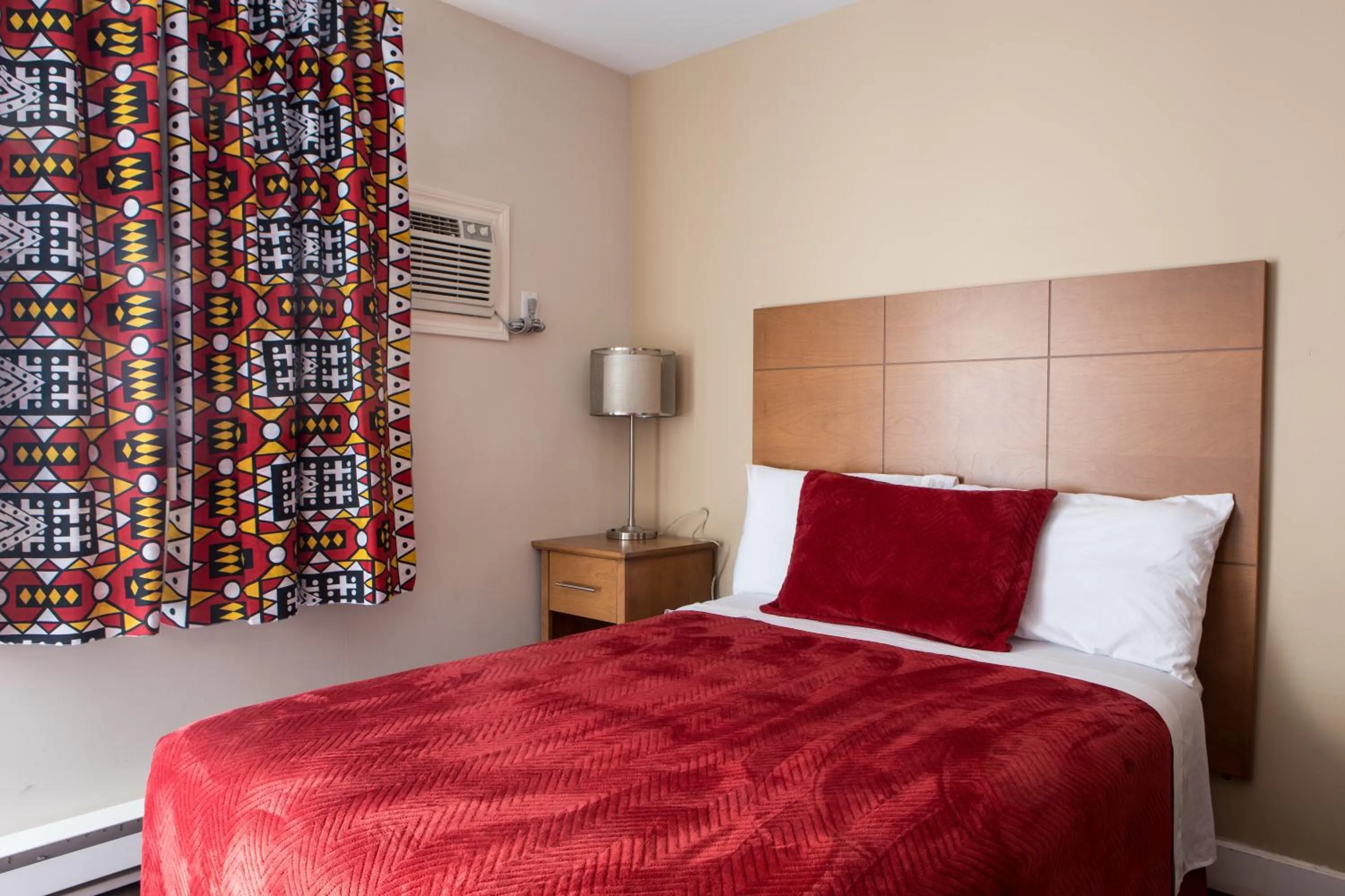 Bed in Motel LA RÉFÉRENCE