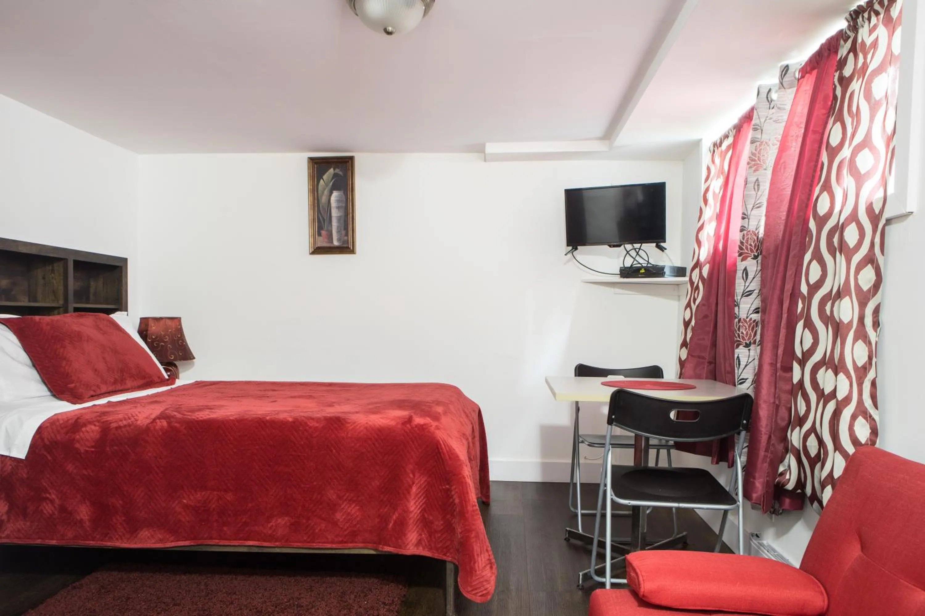 Bed in Motel LA RÉFÉRENCE