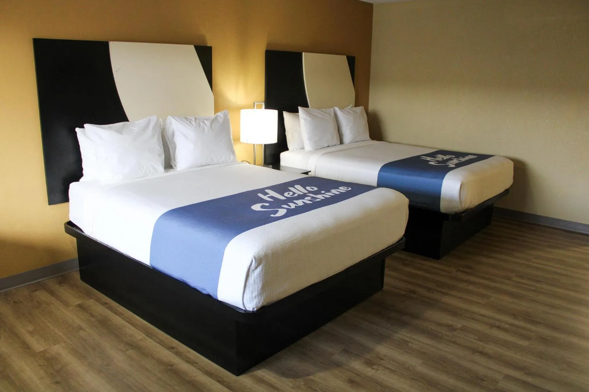 Bedroom, Bed in Days Inn by Wyndham Bend
