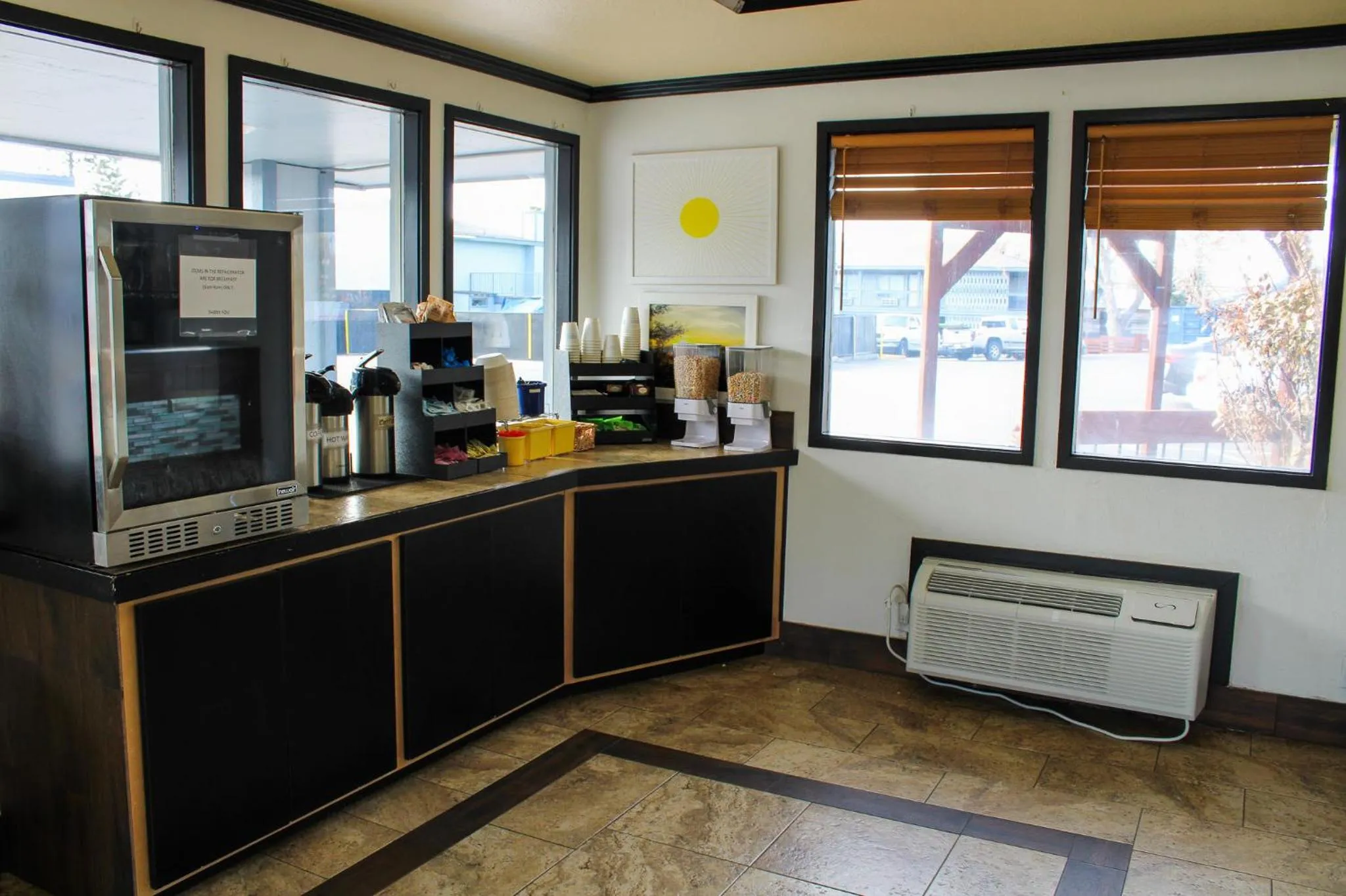 Coffee/tea facilities in Days Inn by Wyndham Bend