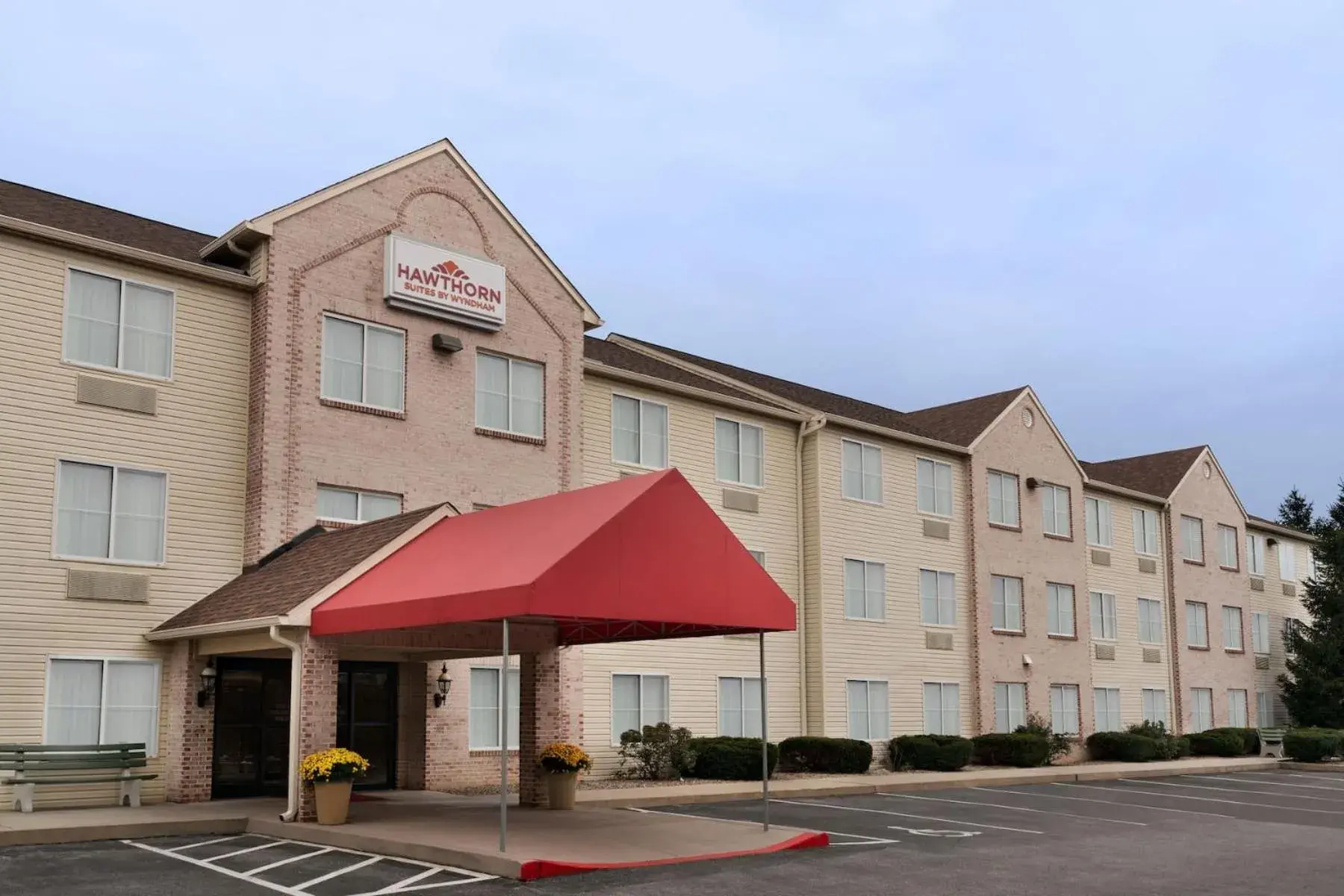 Property building in Lancaster Suites Property building in Lancaster Suites