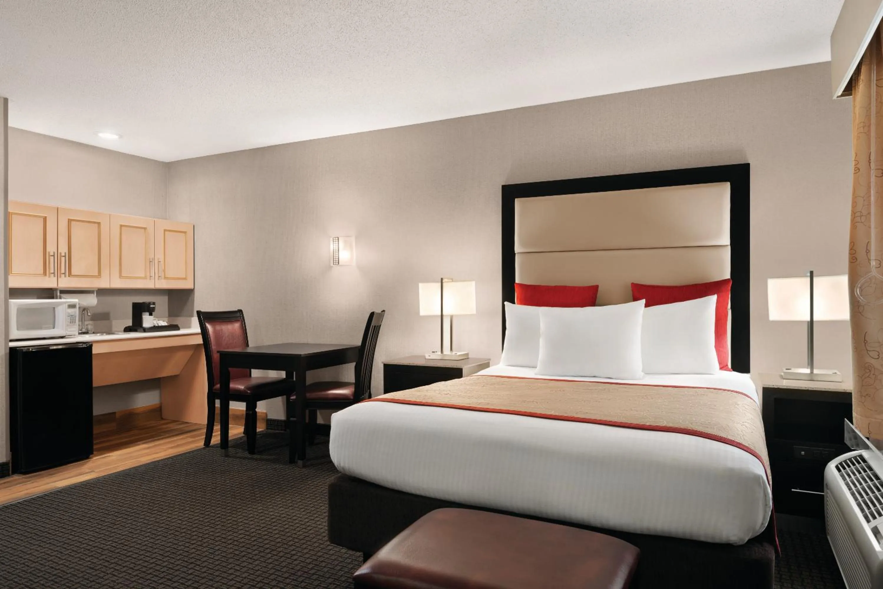 Bedroom, Bed in Lancaster Suites