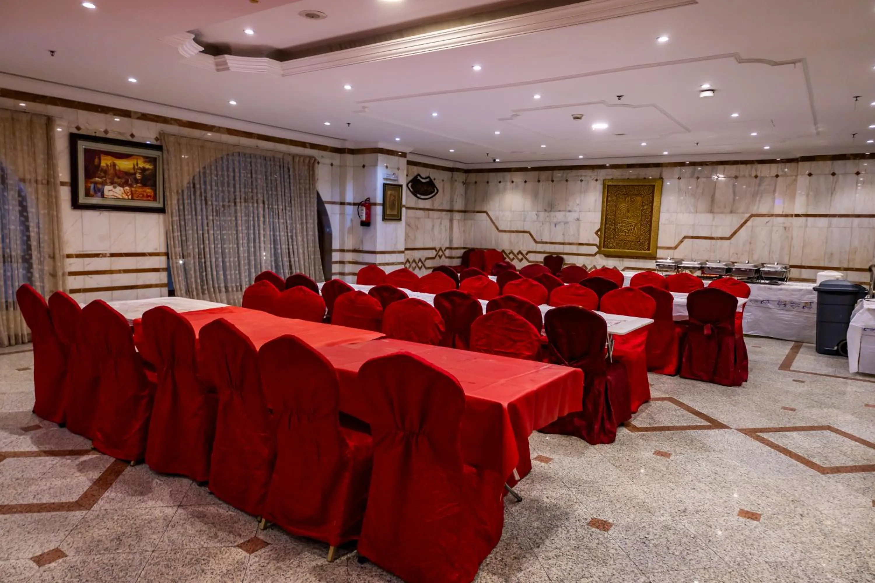 Restaurant/places to eat in Rawdhat Al Mukhtara Hotel