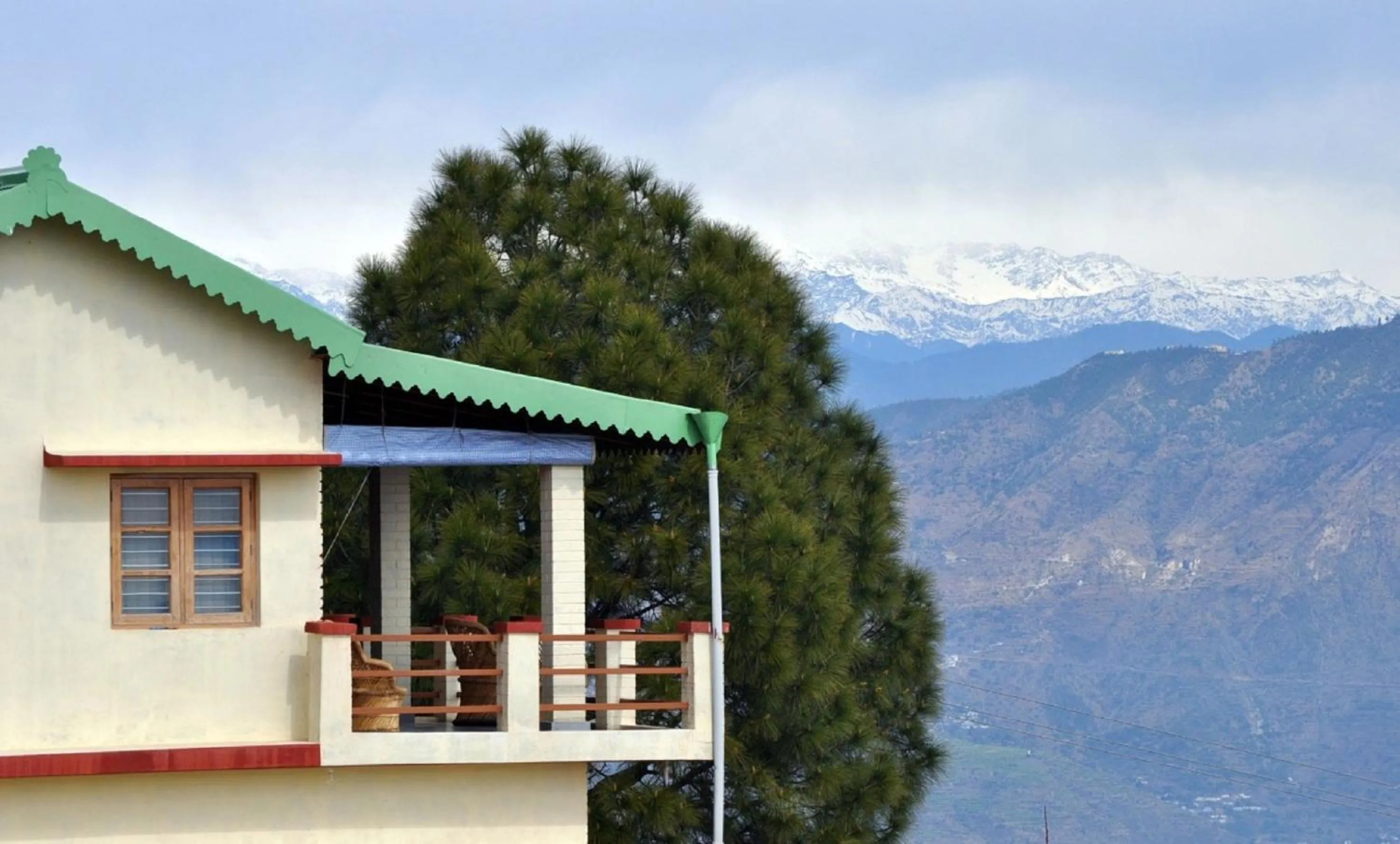 Deluxe Room in Tehri Retreat Sursingdhar, Near New Tehri & Kanatal, By Himalayan Eco Lodges