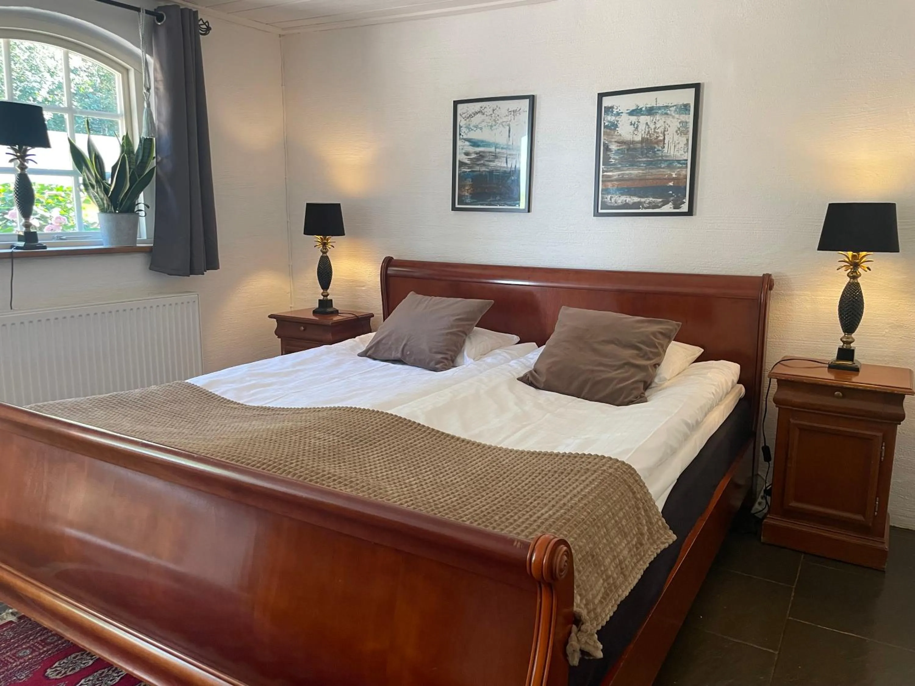 Bed in Husargårdens Bed & Breakfast