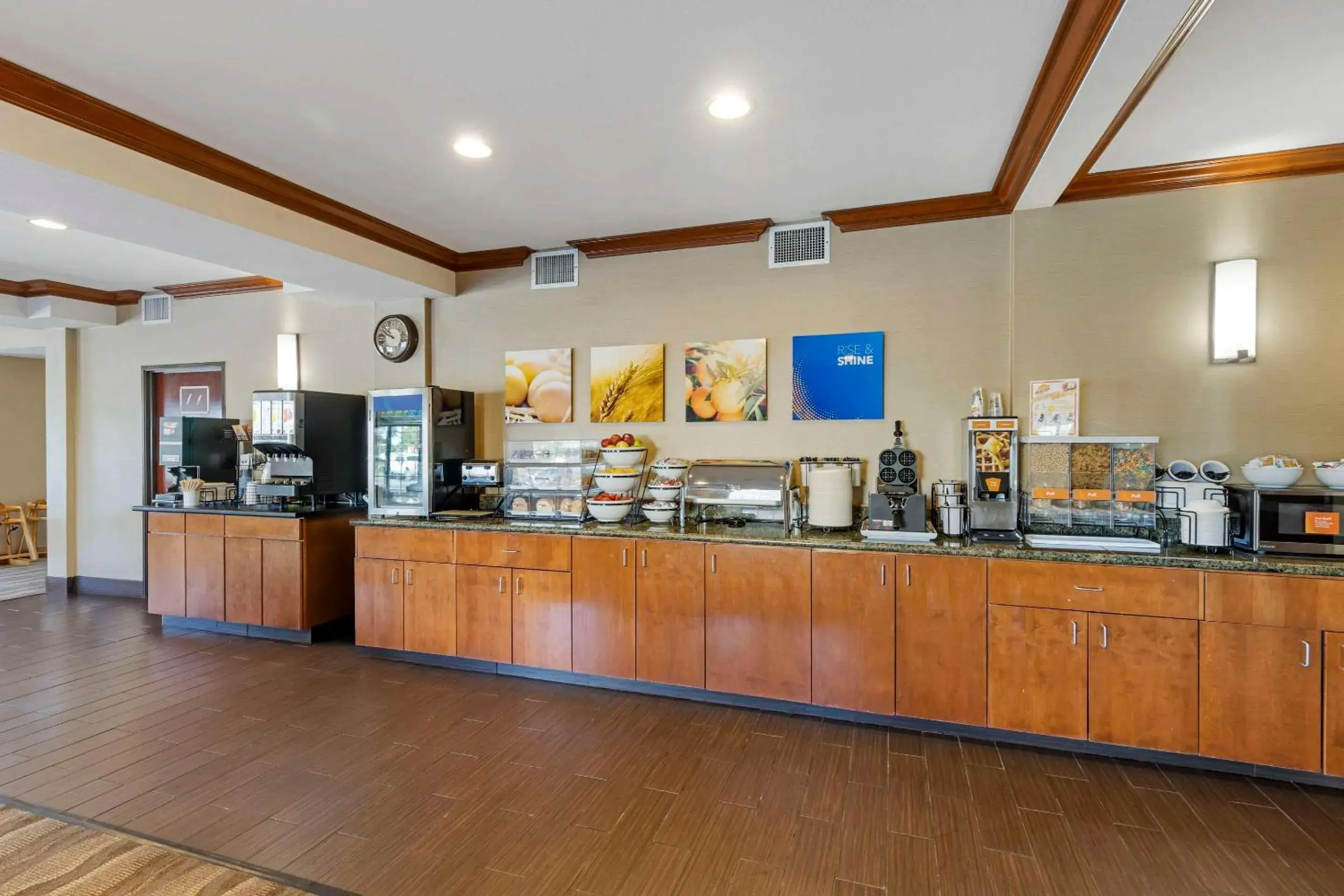 Breakfast in Comfort Inn & Suites Gillette near Campbell Medical Center Breakfast in Comfort Inn & Suites Gillette near Campbell Medical Center