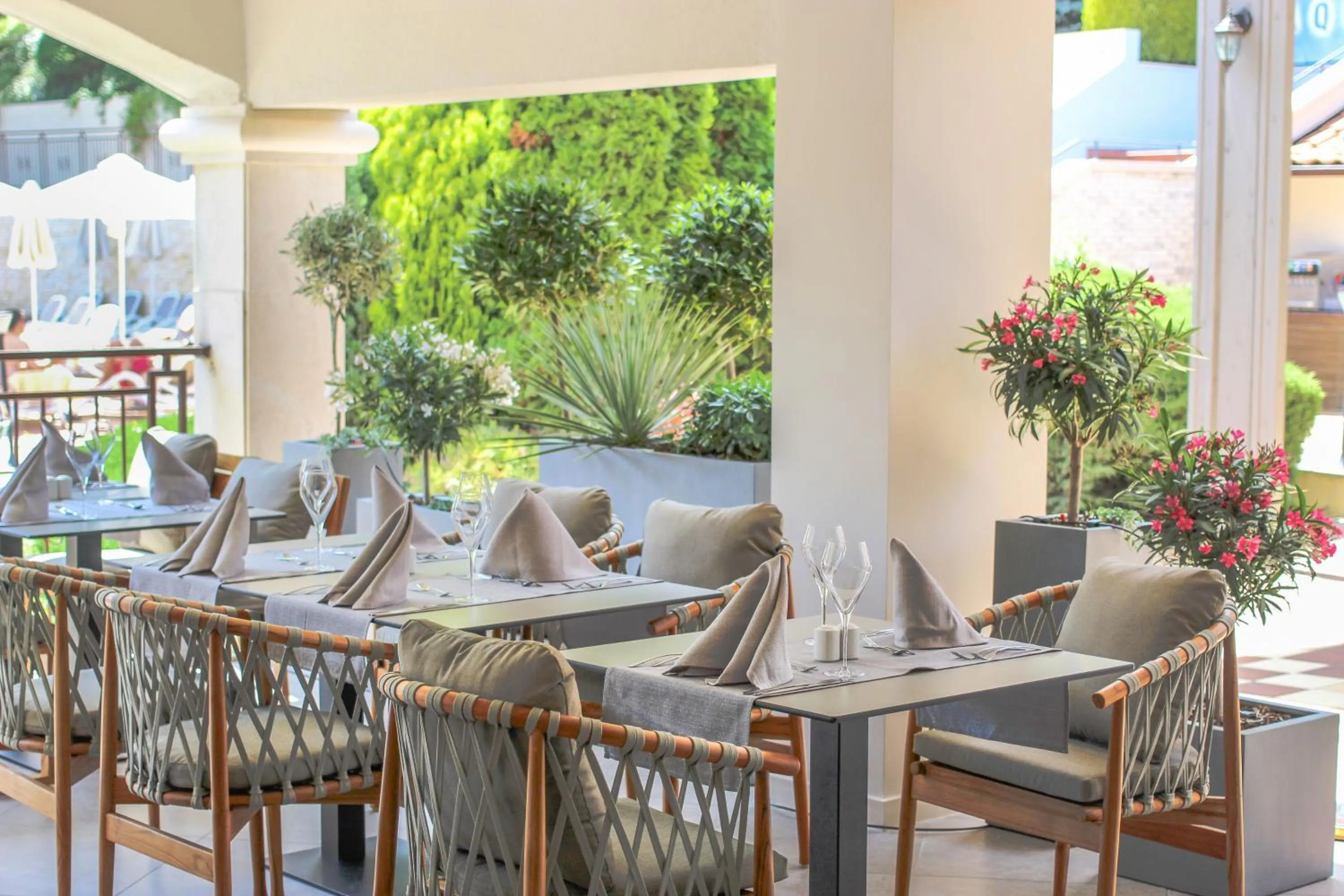 Restaurant/places to eat in AquaClub GRIFID Hotel Bolero - Ultra All Inclusive & Private Beach