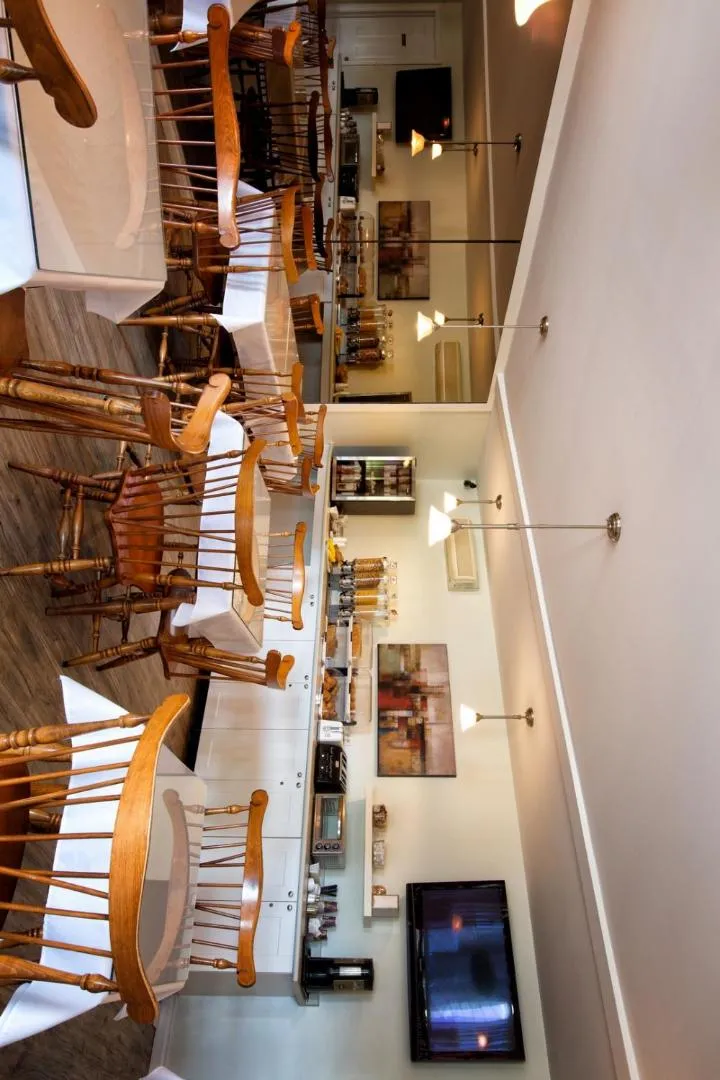 Restaurant/places to eat in Le Deauville Motel