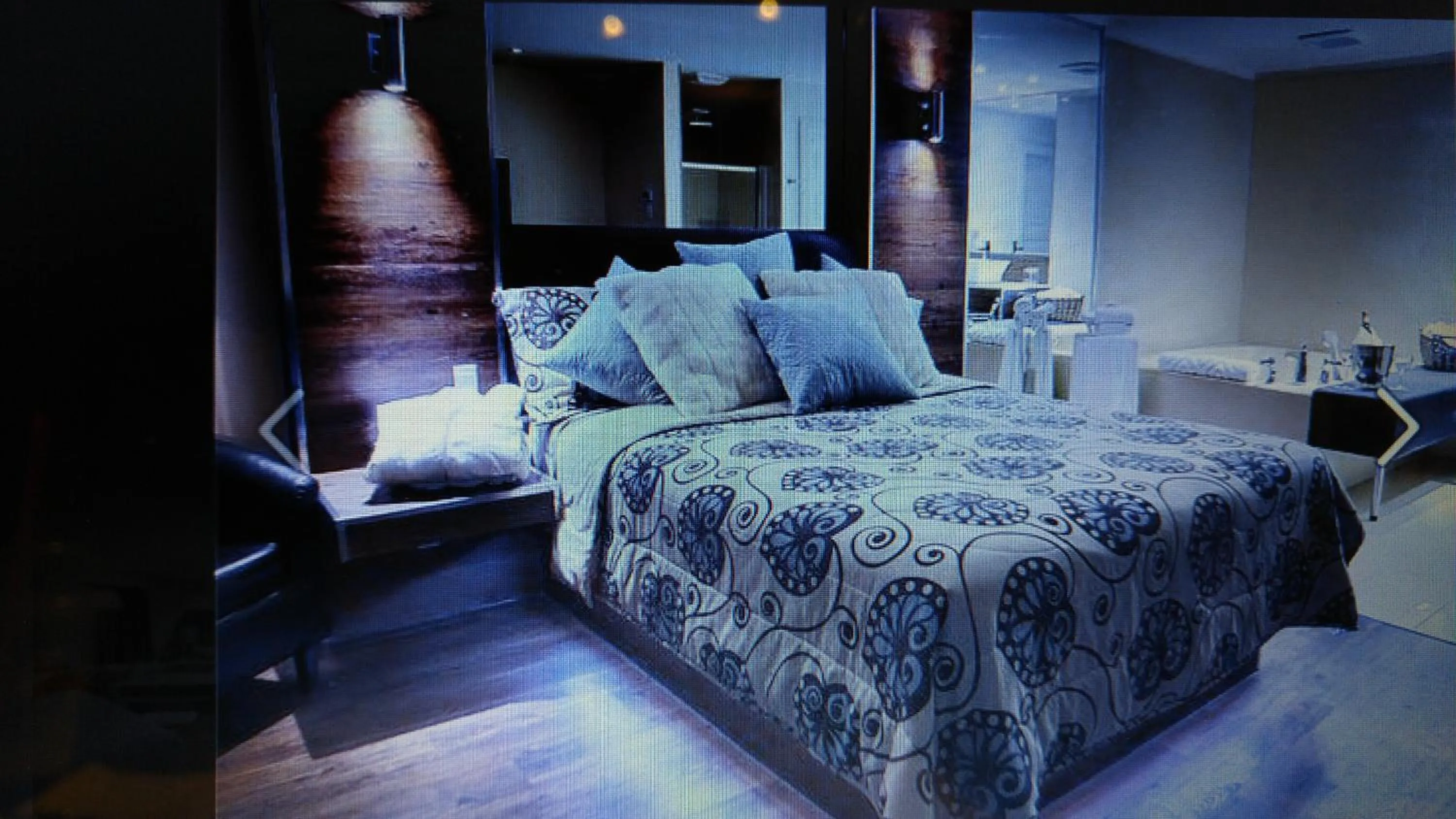 Bed in Le Deauville Motel