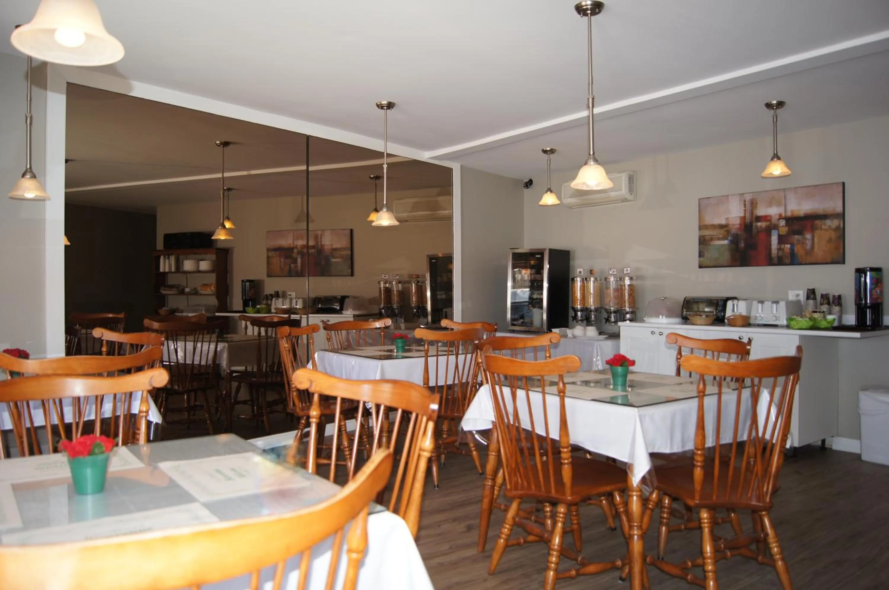 Dining area in Le Deauville Motel