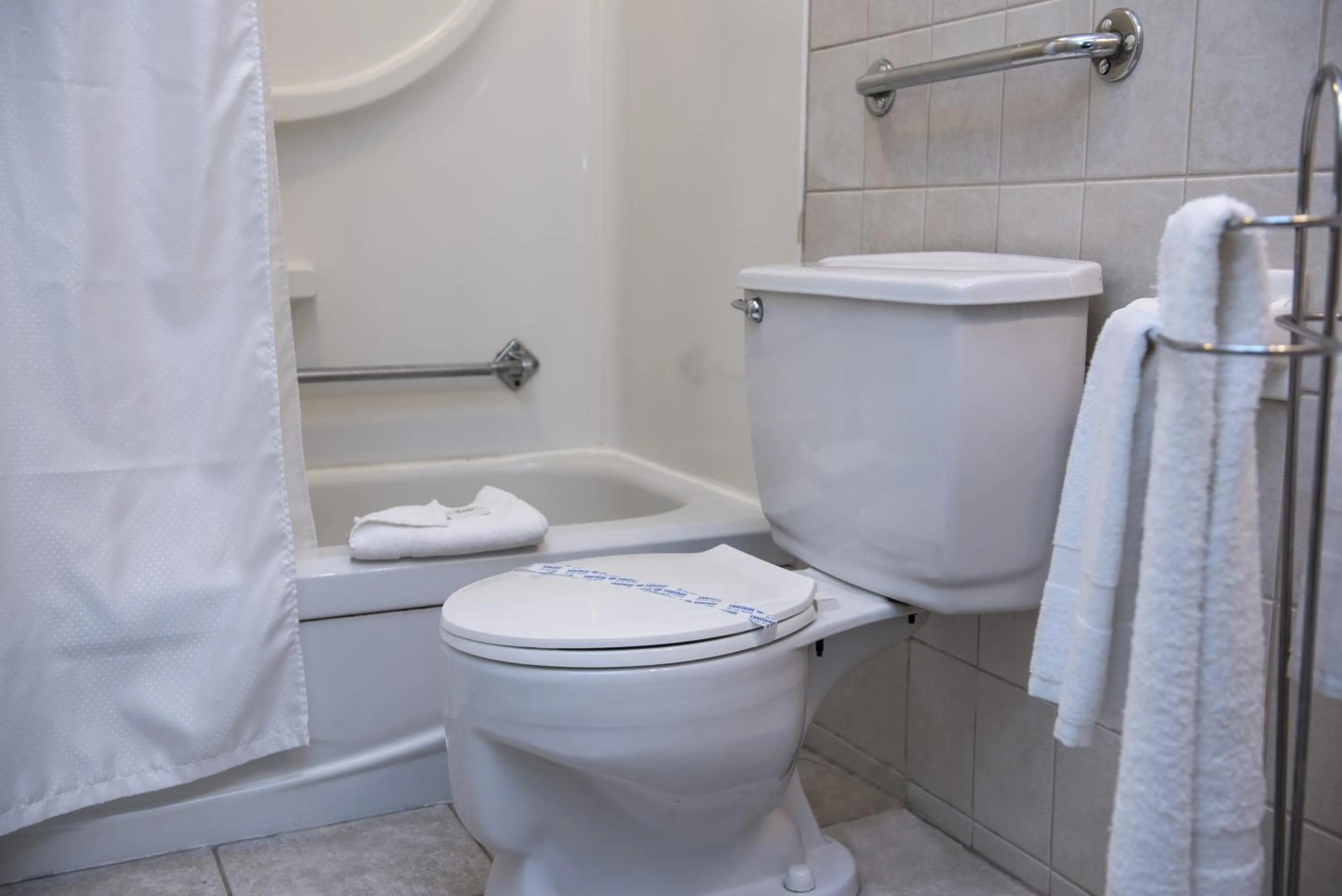 Bathroom in Le Deauville Motel