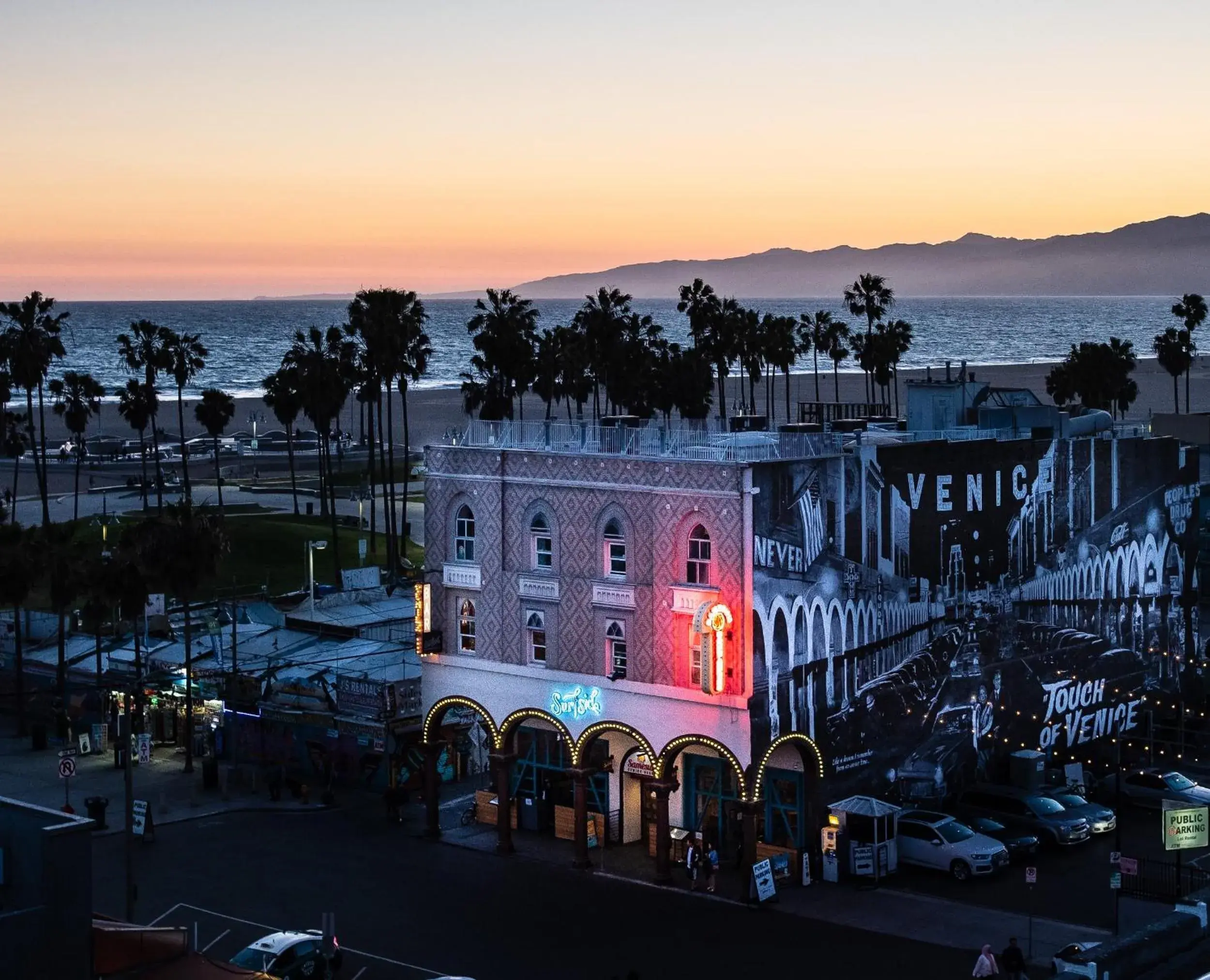 Property building in Samesun Venice Beach Hotel & Hostel Property building in Samesun Venice Beach Hotel & Hostel