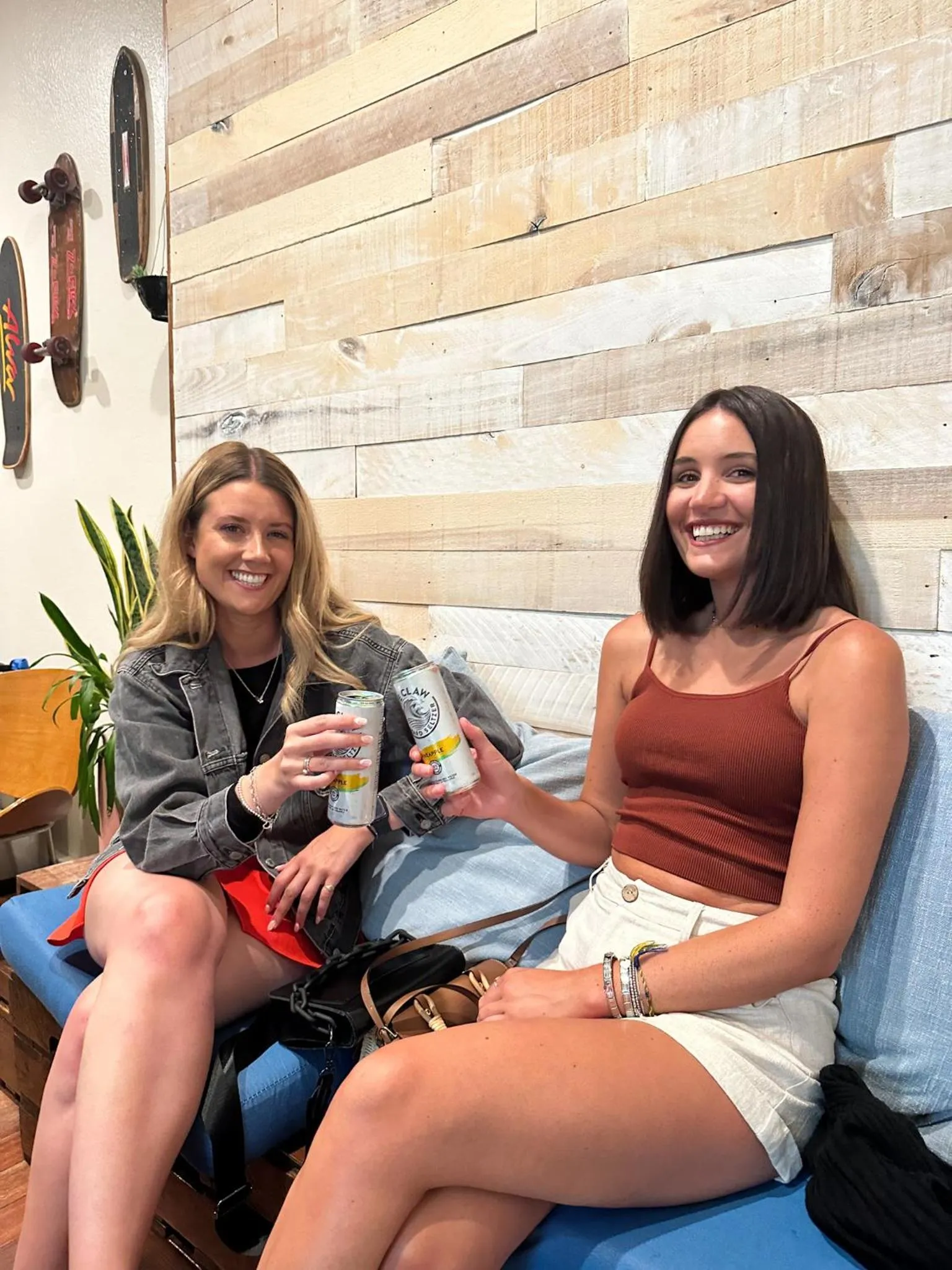 Communal lounge/ TV room in Samesun Venice Beach Hotel & Hostel