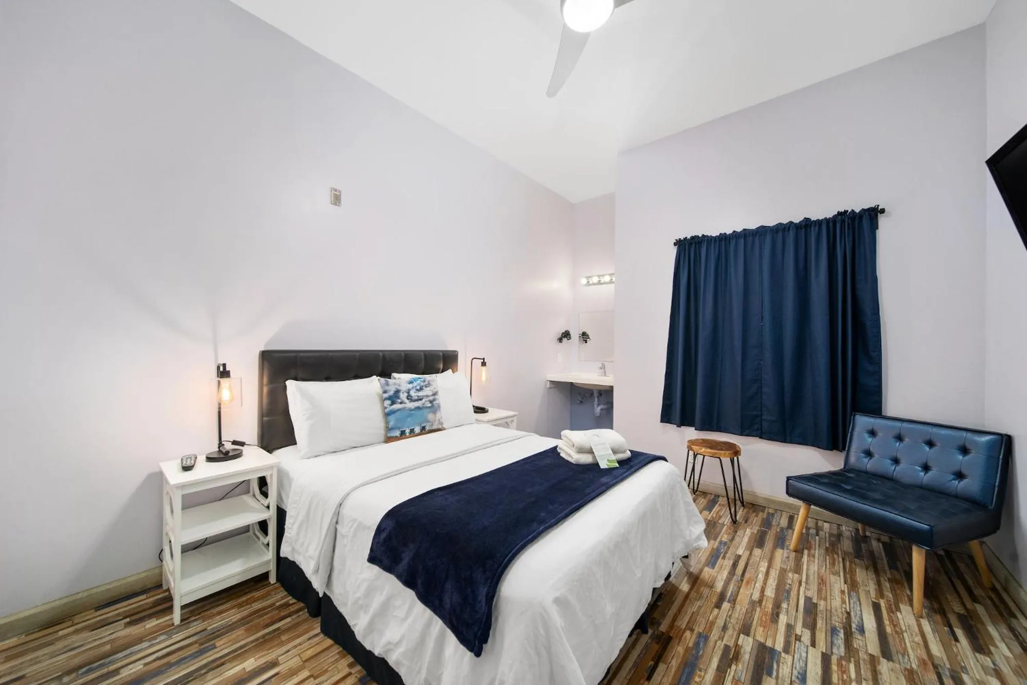 Bedroom, Bed in Samesun Venice Beach Hotel & Hostel