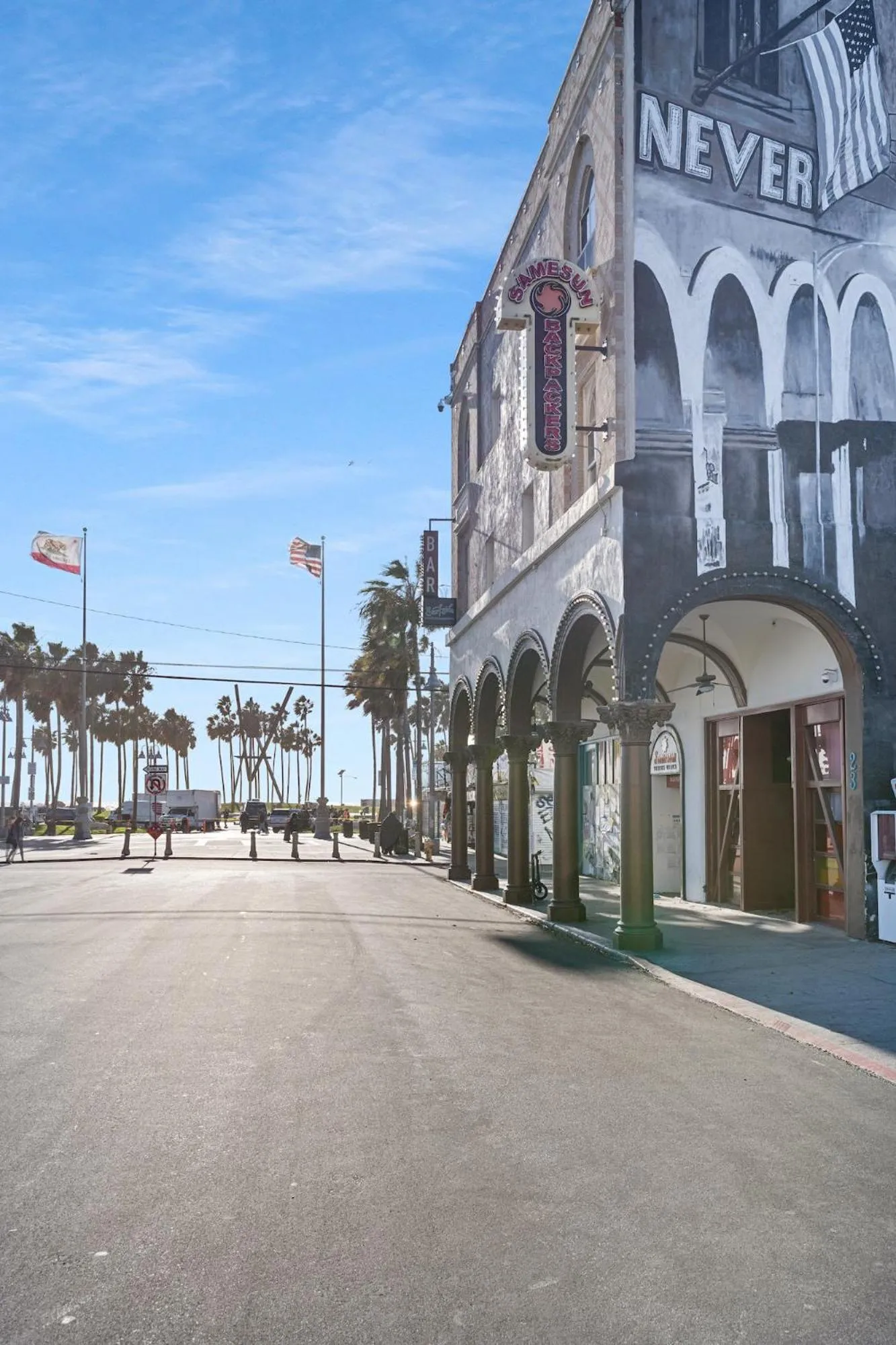 Property building in Samesun Venice Beach Hotel & Hostel