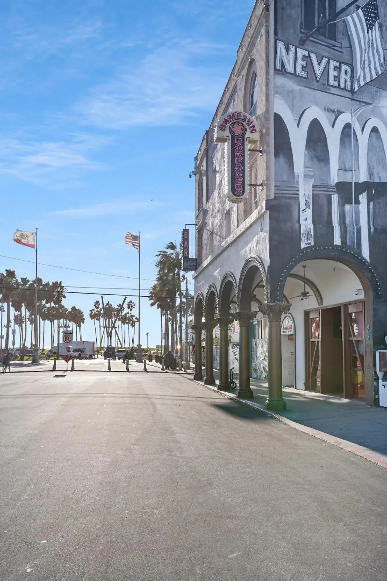 Property building in Samesun Venice Beach Hotel & Hostel Property building in Samesun Venice Beach Hotel & Hostel