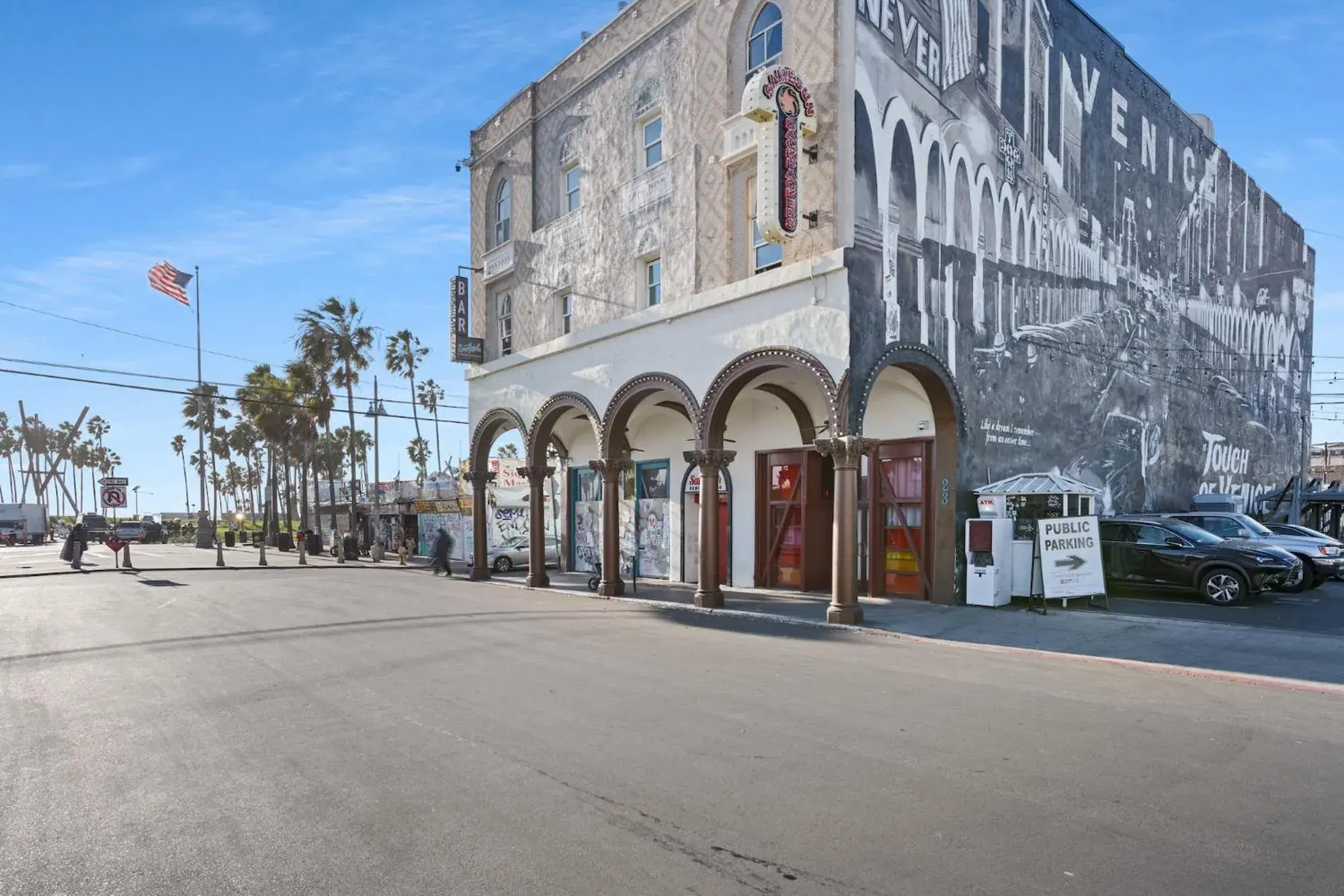 Property building in Samesun Venice Beach Hotel & Hostel Property building in Samesun Venice Beach Hotel & Hostel
