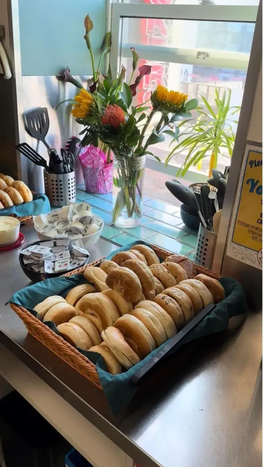 Breakfast in Samesun Venice Beach Hotel & Hostel Breakfast in Samesun Venice Beach Hotel & Hostel