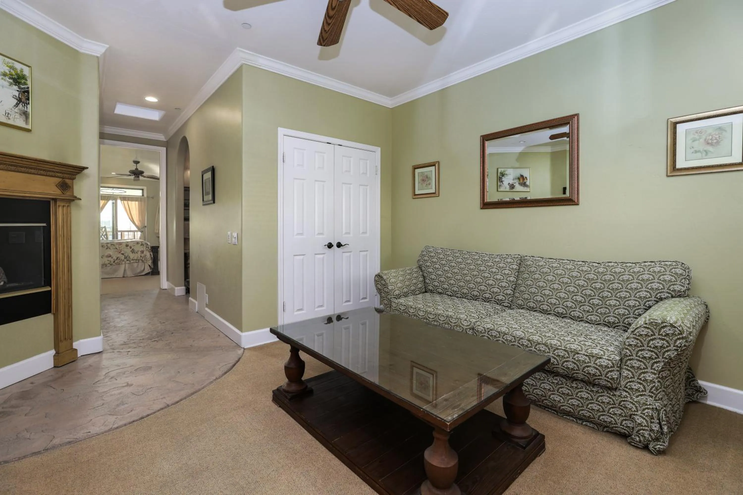 Living room in Cayucos Sunset Inn