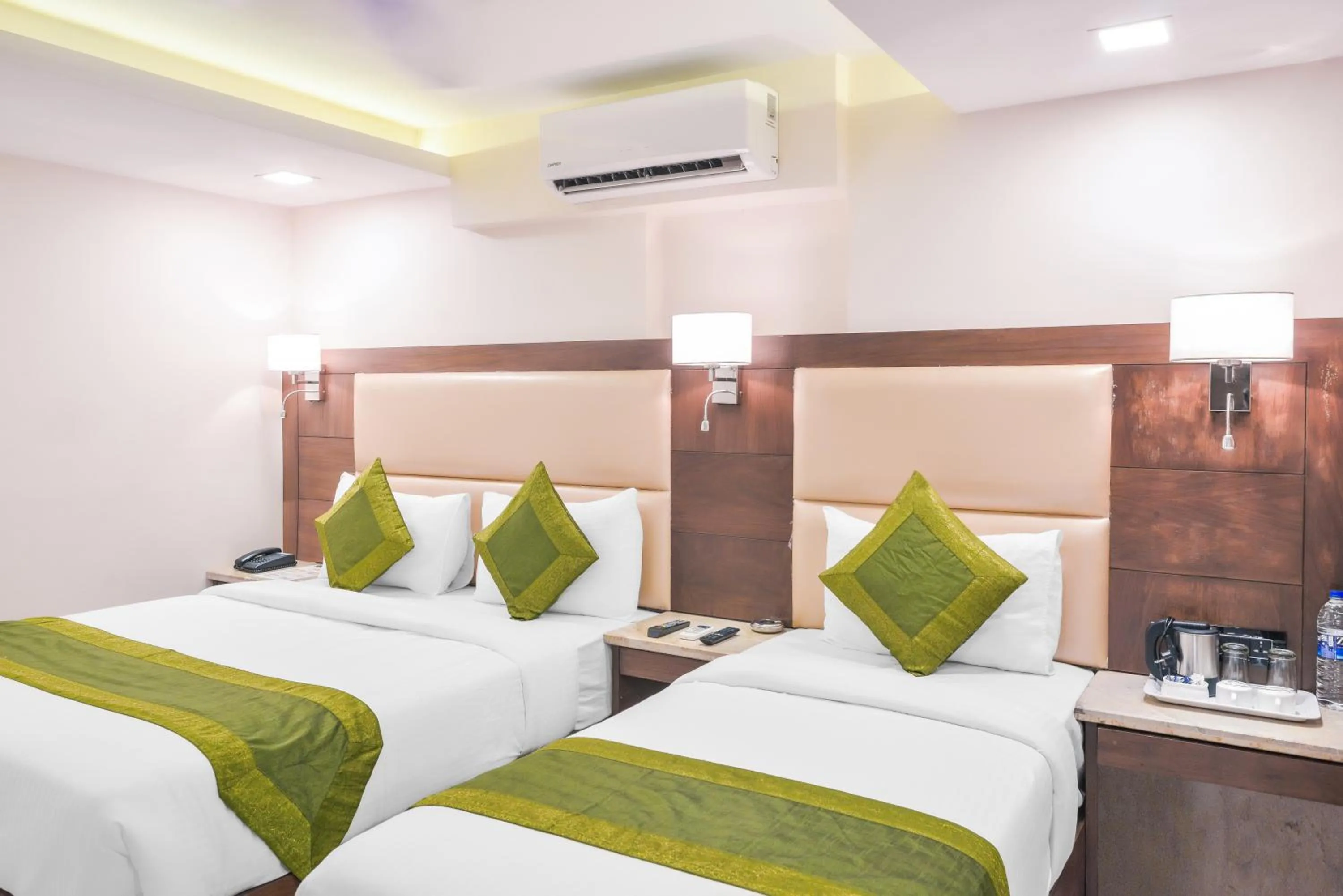 Bed in Oxford Hotel Powai