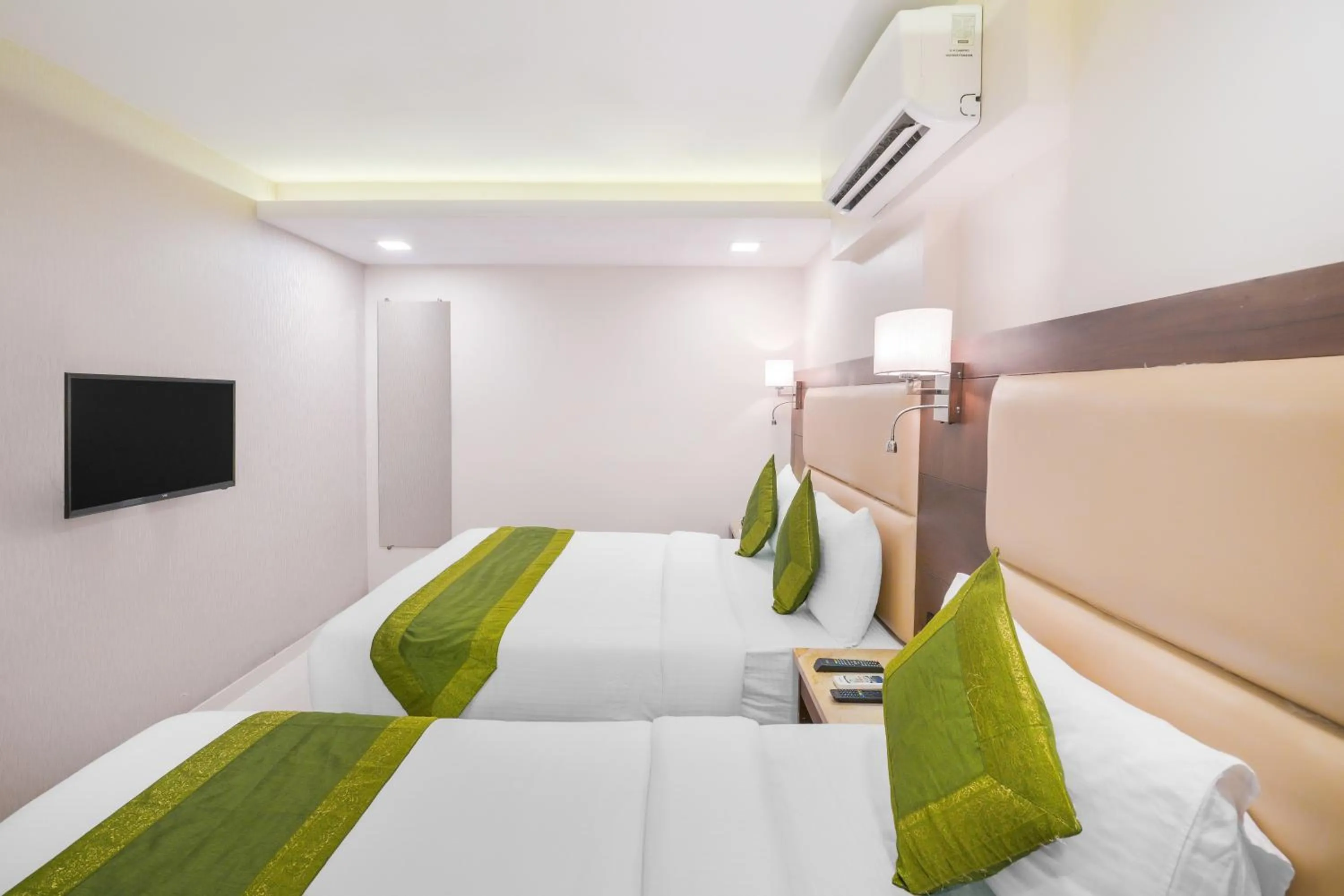 Bed in Oxford Hotel Powai