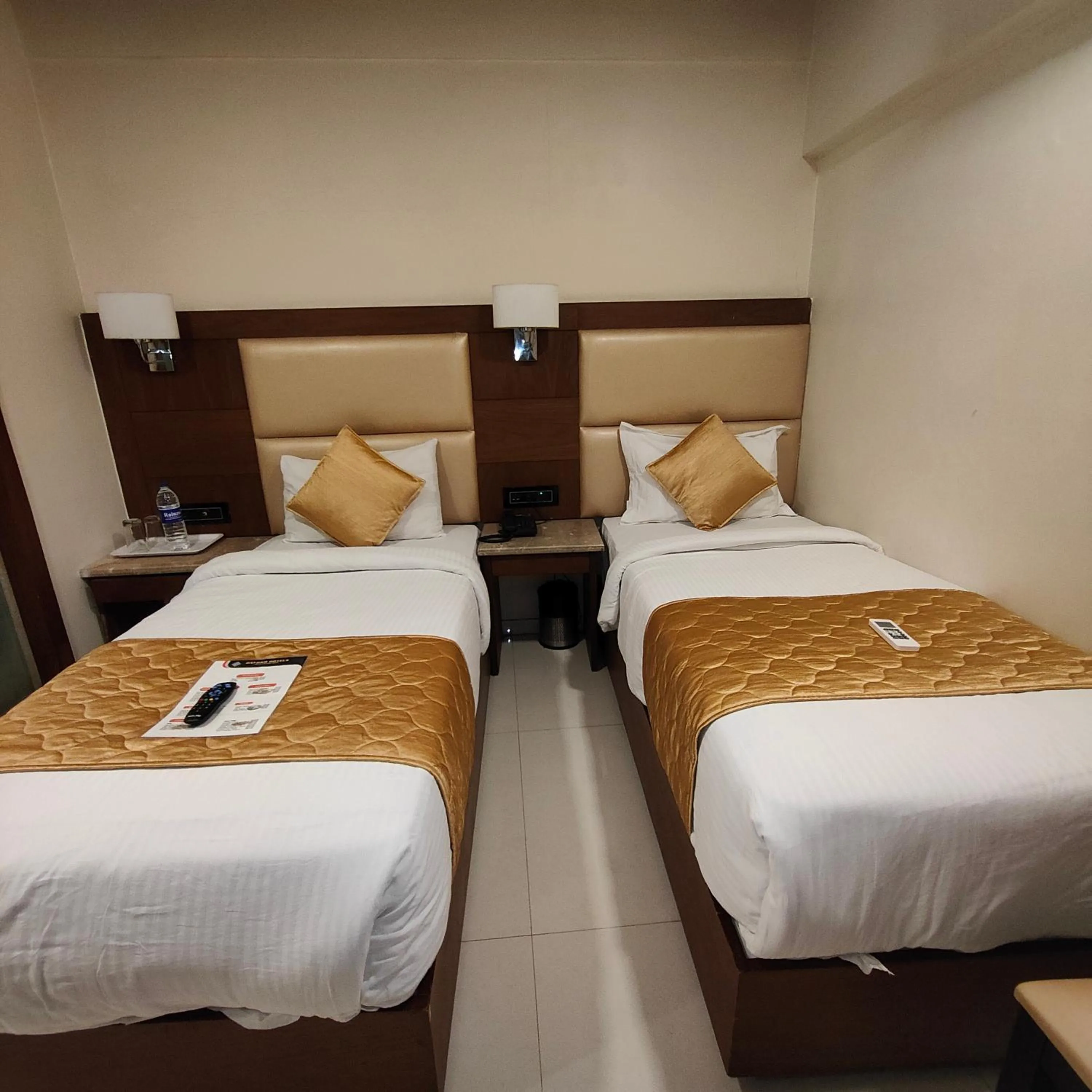 Bedroom, Bed in Oxford Hotel Powai