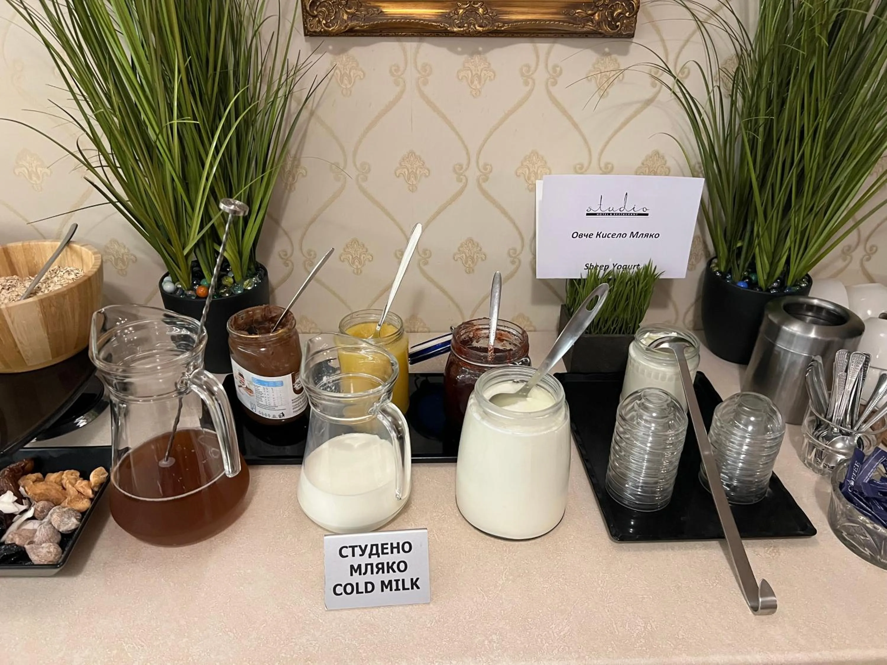 Breakfast in Hotel Studio