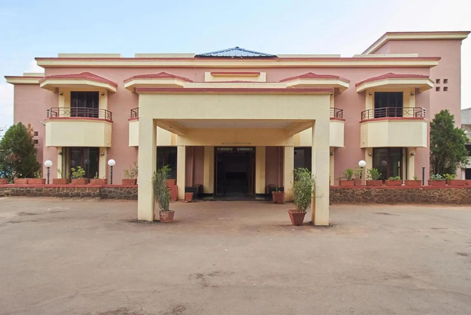 Facade/entrance in The Dhanhills - a valley view hotel in panchgani