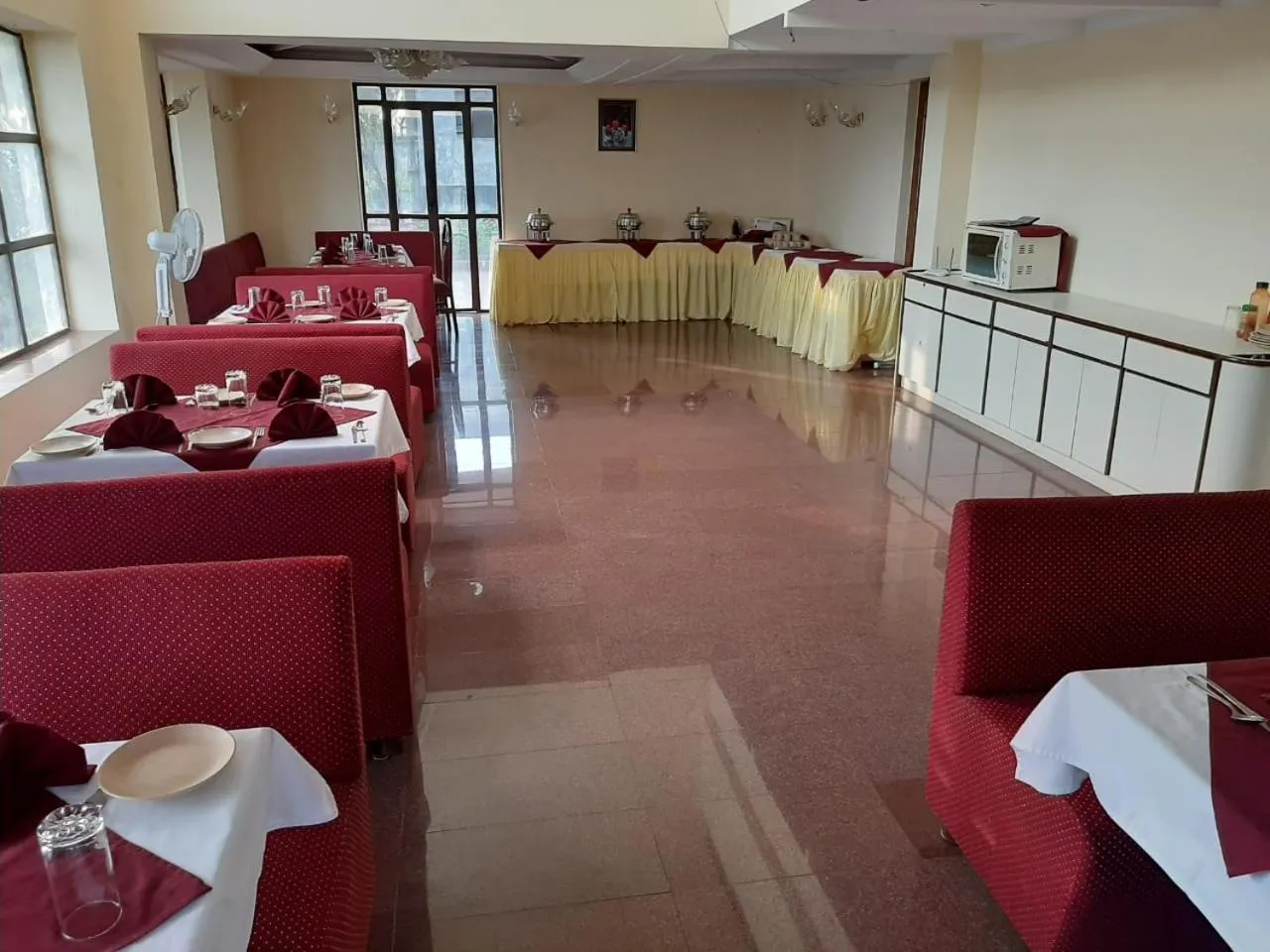 Restaurant/places to eat in The Dhanhills - a valley view hotel in panchgani
