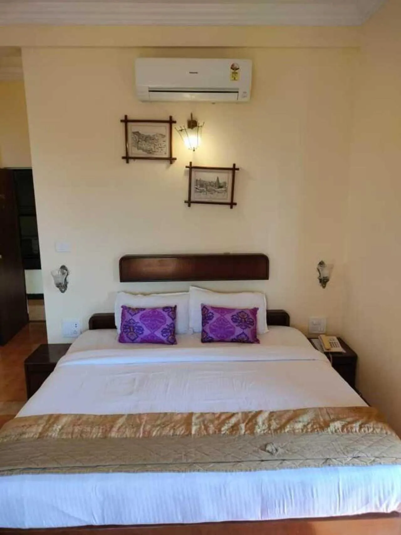 Bedroom, Bed in The Dhanhills - a valley view hotel in panchgani