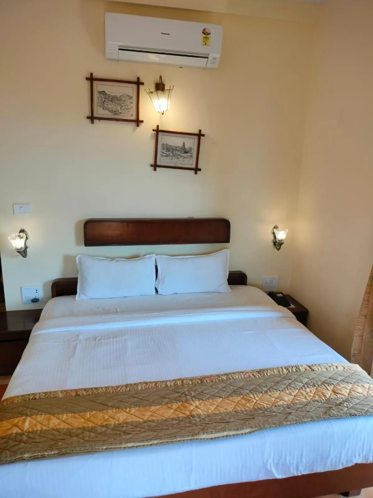 Bed in The Dhanhills - a valley view hotel in panchgani