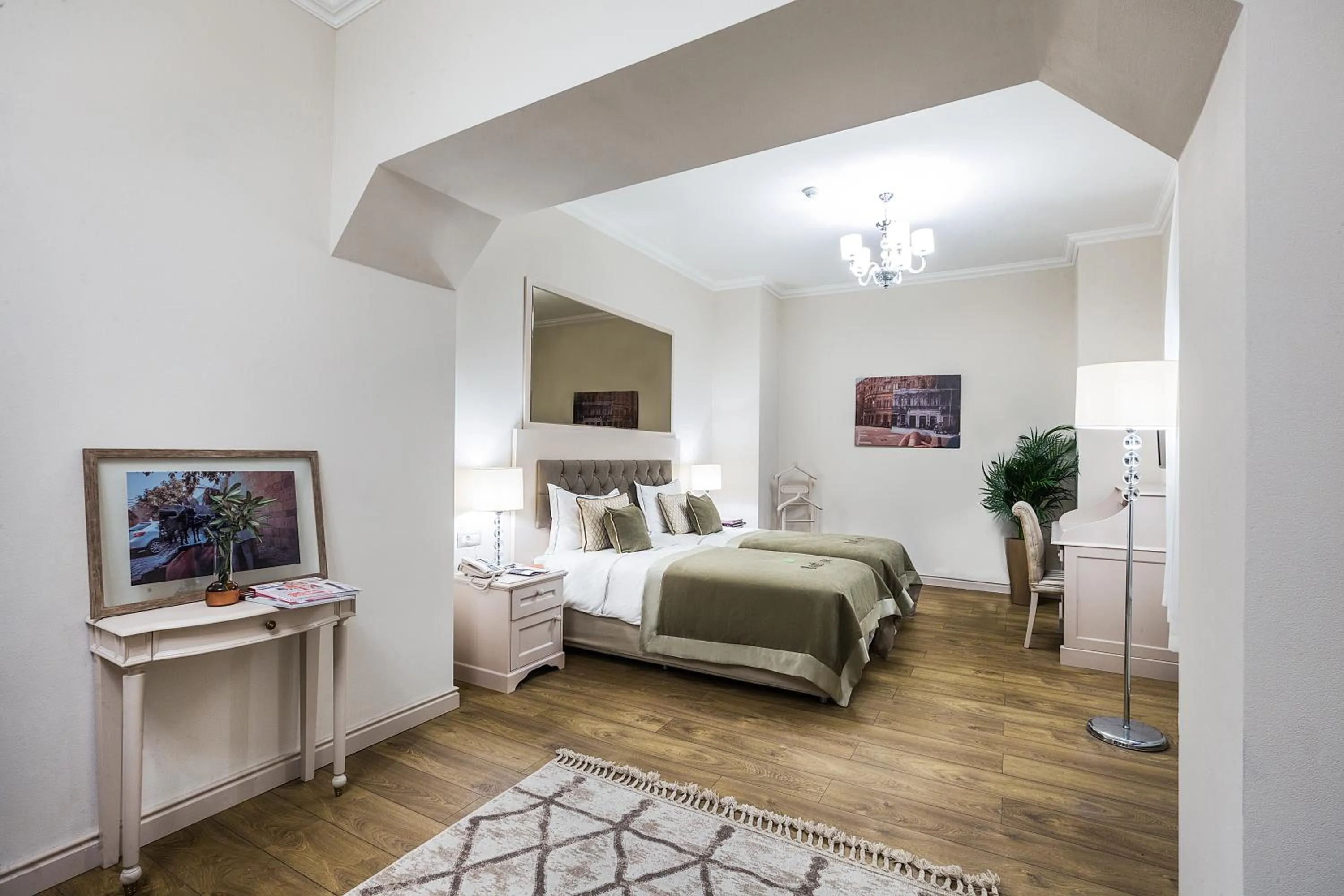 Photo of the whole room, Bed in Boutique 19 Hotel