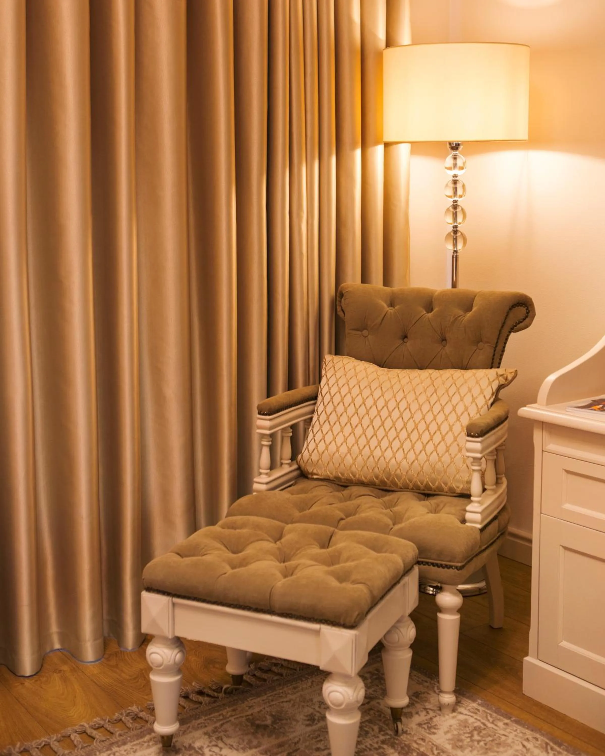 Seating area in Boutique 19 Hotel